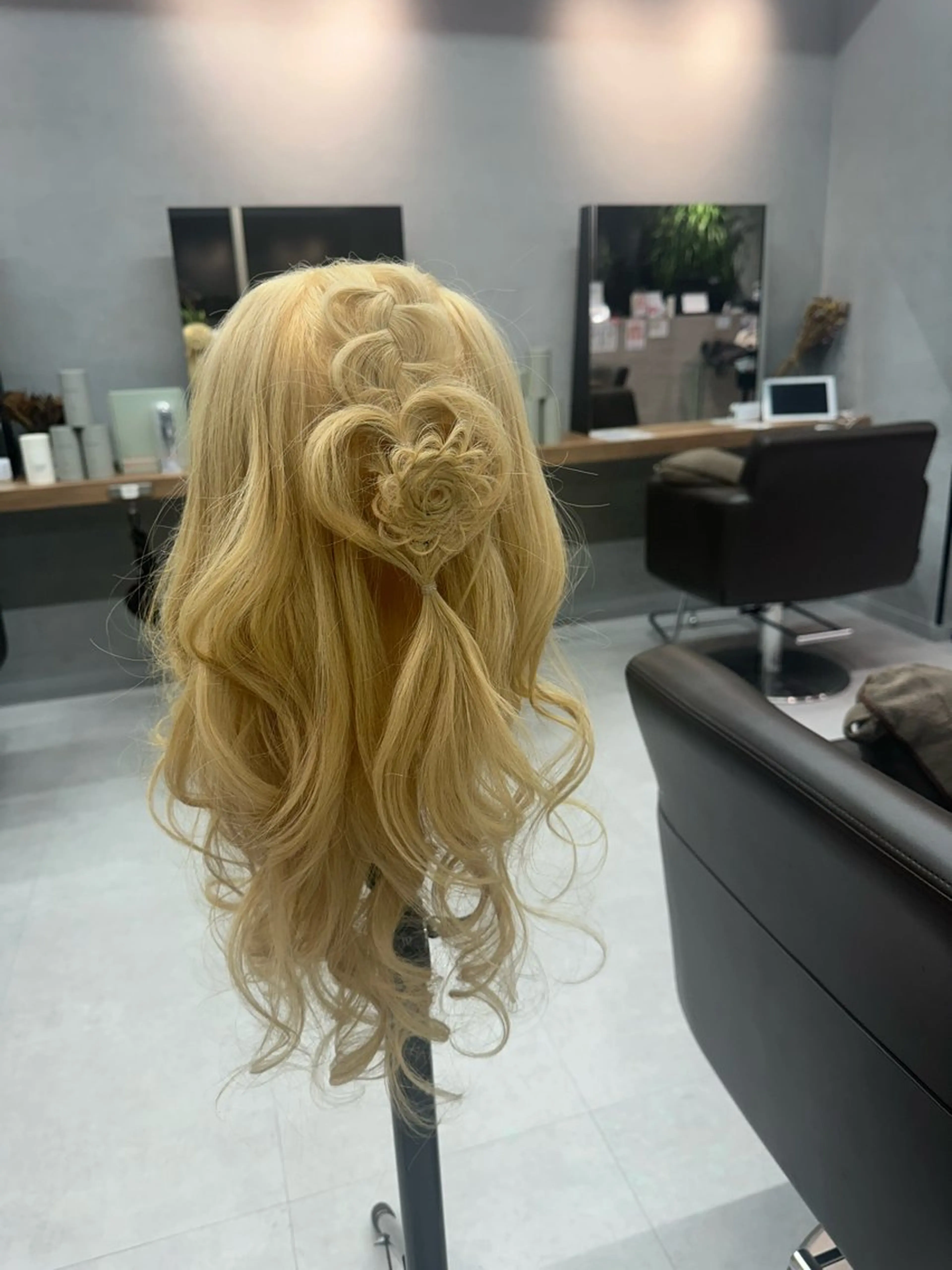 ロング ヘアアレンジ 銀座レイヤーカット ×シースルー前髪のヘアスタイル