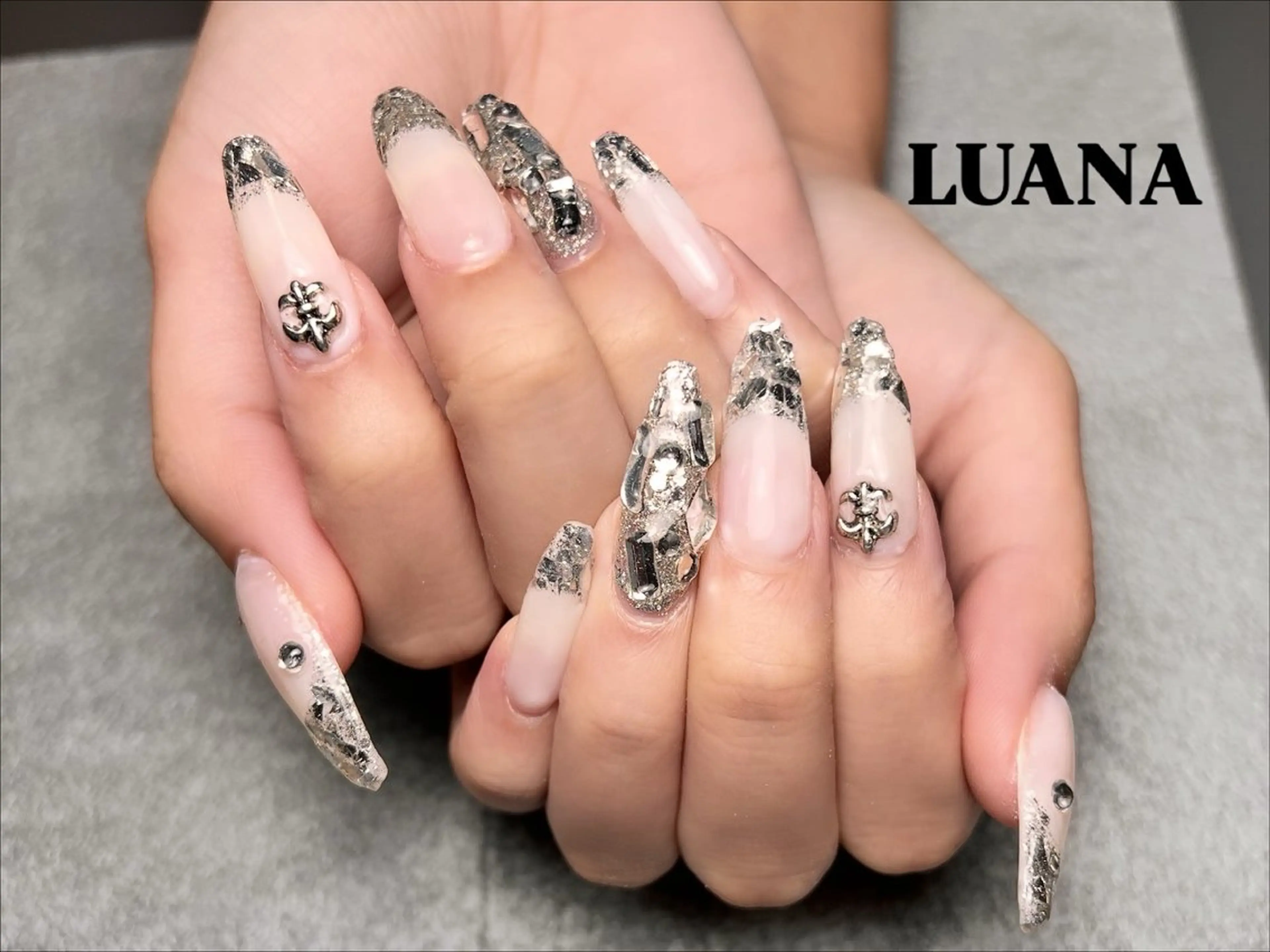 ネイル フレンチネイル ガラスフレンチ キラキラネイル nail salon LUANAのネイルデザイン