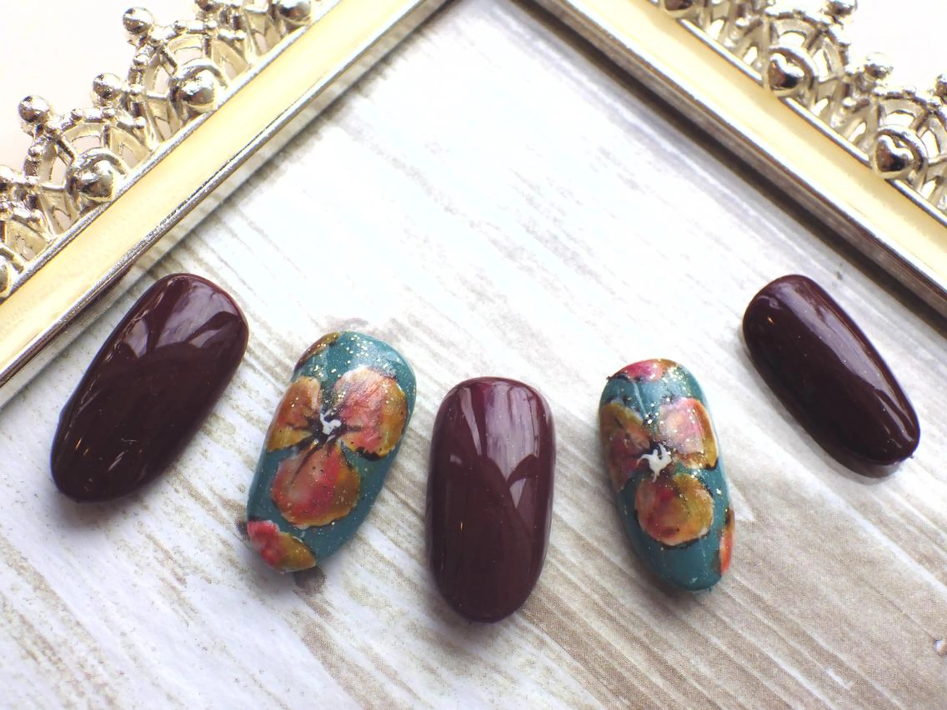 ネイル 【尾下】 ロイヤル•セラピストのネイルデザイン