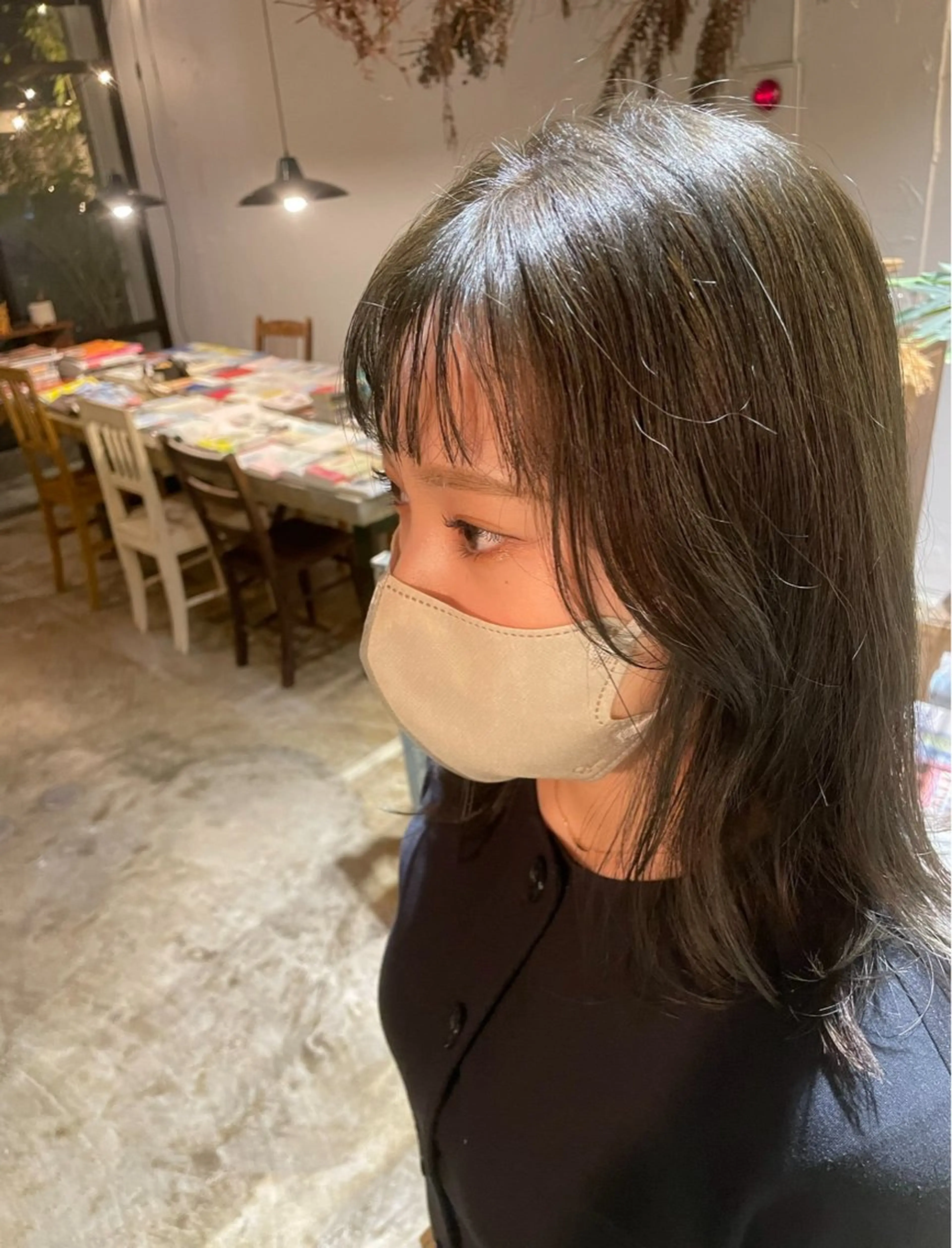 セミロング カラー 舩津 菜月のヘアスタイル