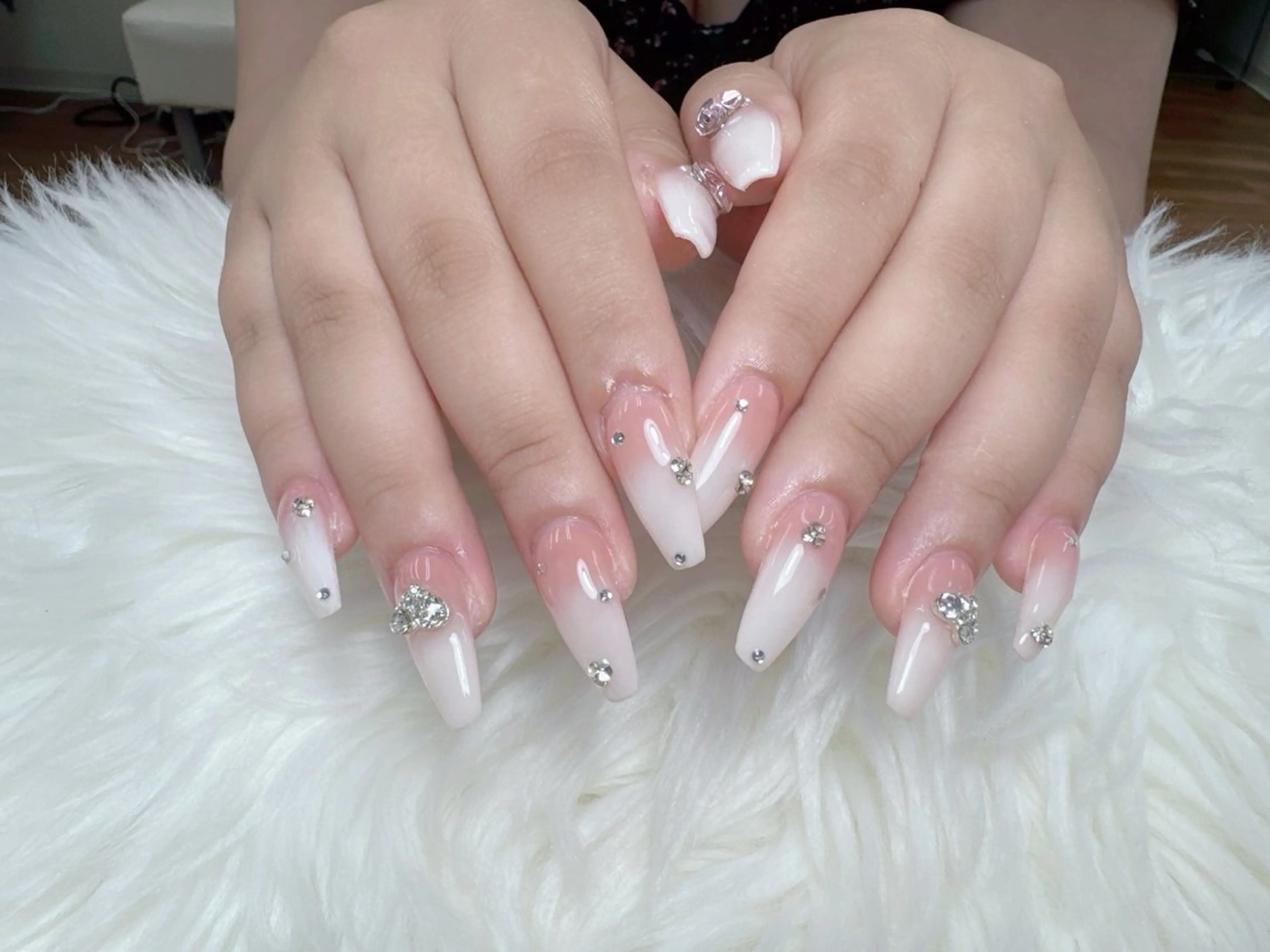 ネイル フットネイル フレンチネイル グラデーション 韓国ネイル マグネットネイル ハンドネイル ハンドケア Hara Nail 【持ち込みOK】のネイルデザイン