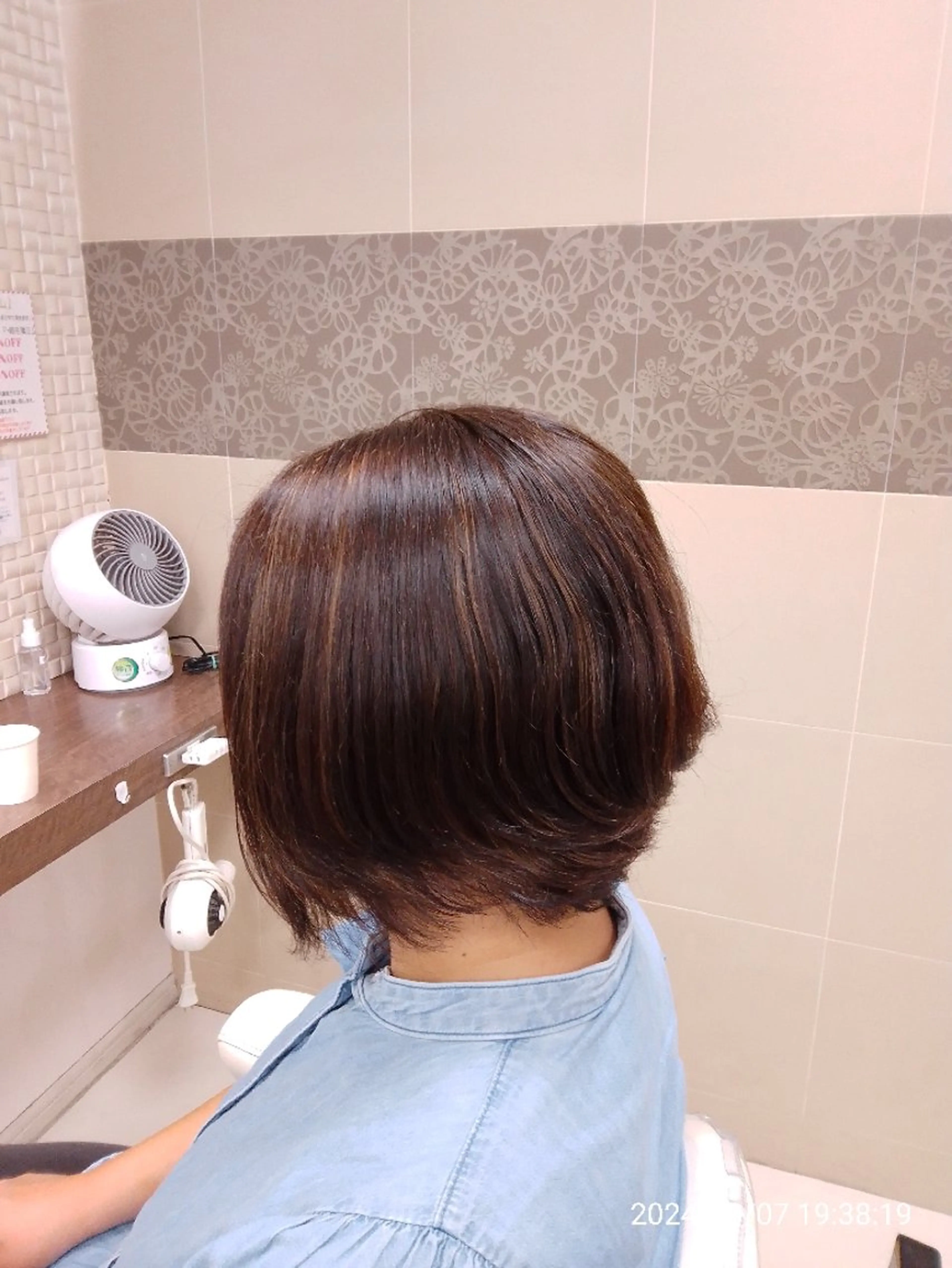 カラー アッシュ アッシュブラウン ブラウンカラー ハイライトカラー 本間 郁梨のヘアスタイル