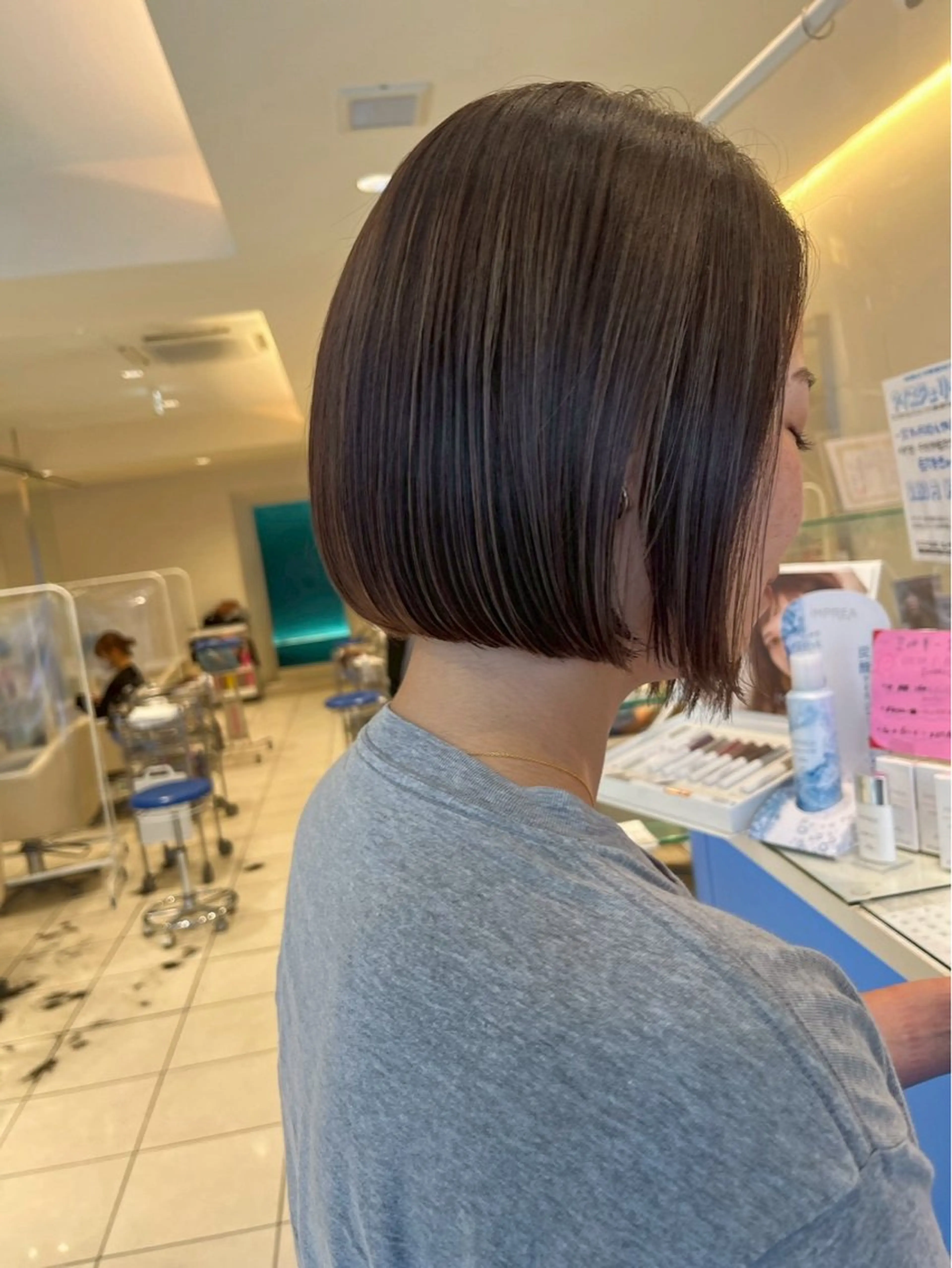 ミディアム カラー 海希/ブリーチ透明カ ラー/レイヤーカットのヘアスタイル