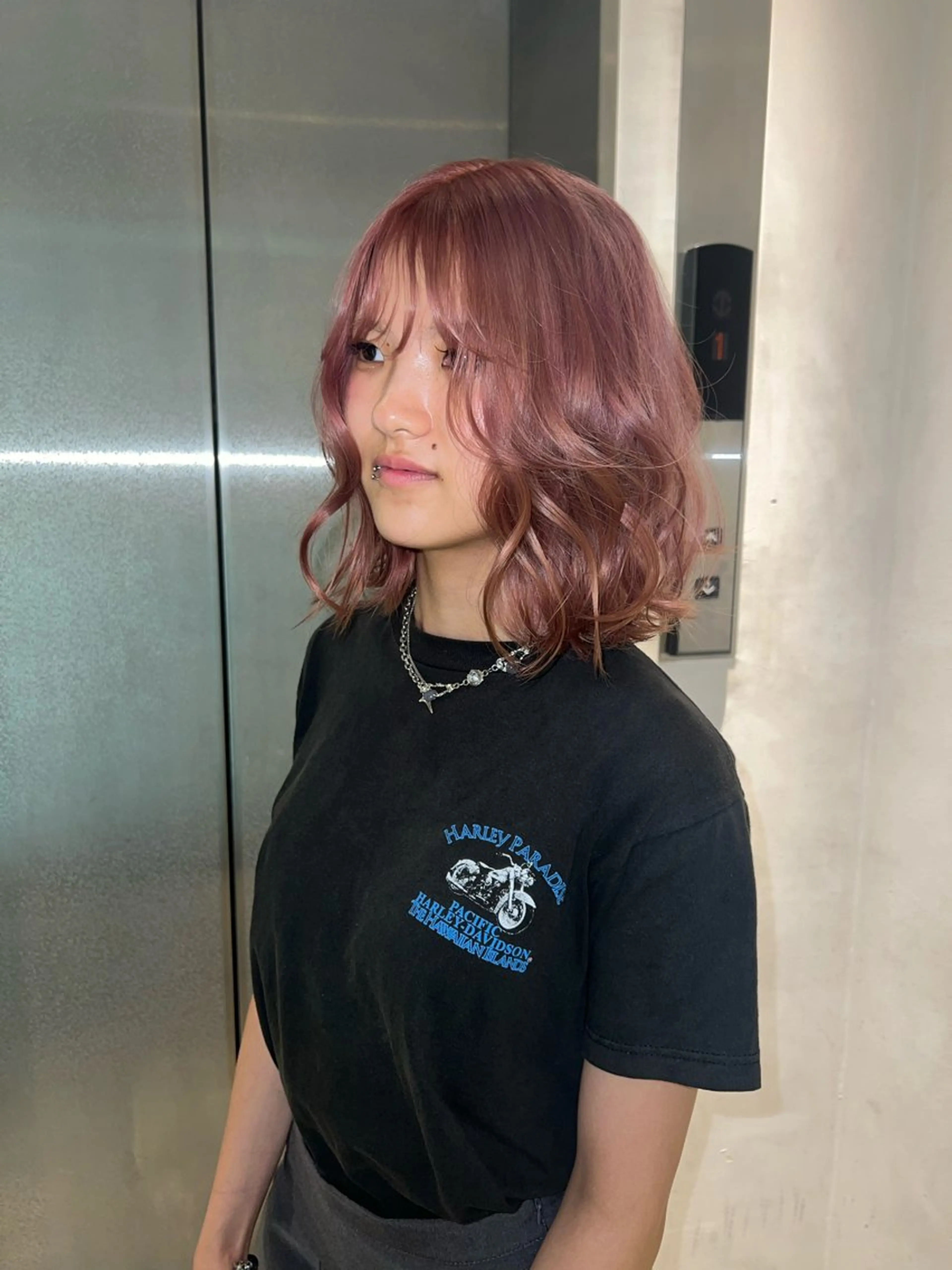 カラー ヘアカラー トリートメント アイブロウ&マツパ カラーモデルまなみのヘアスタイル