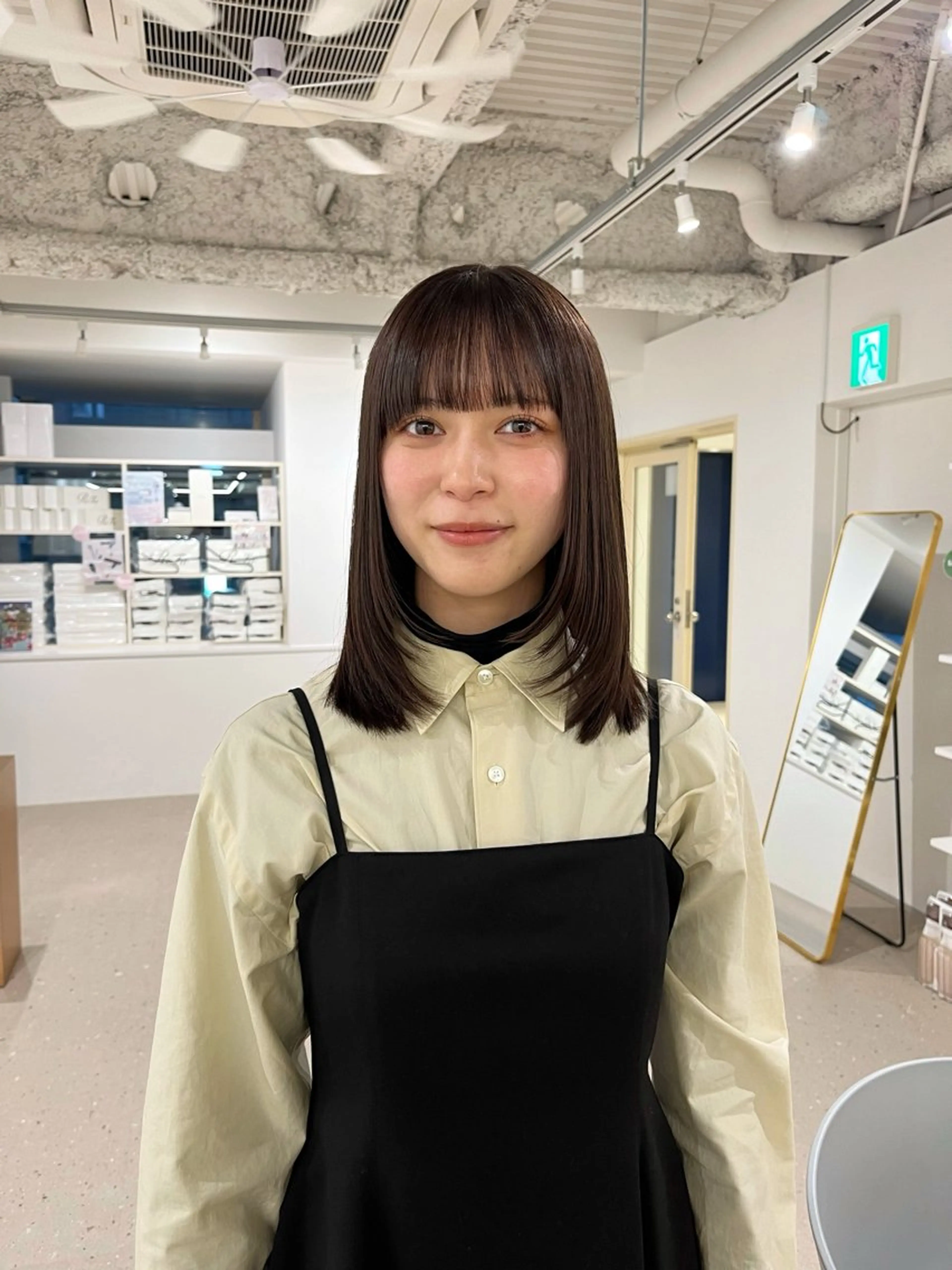 ミディアム カラー 阪本 桃のヘアスタイル