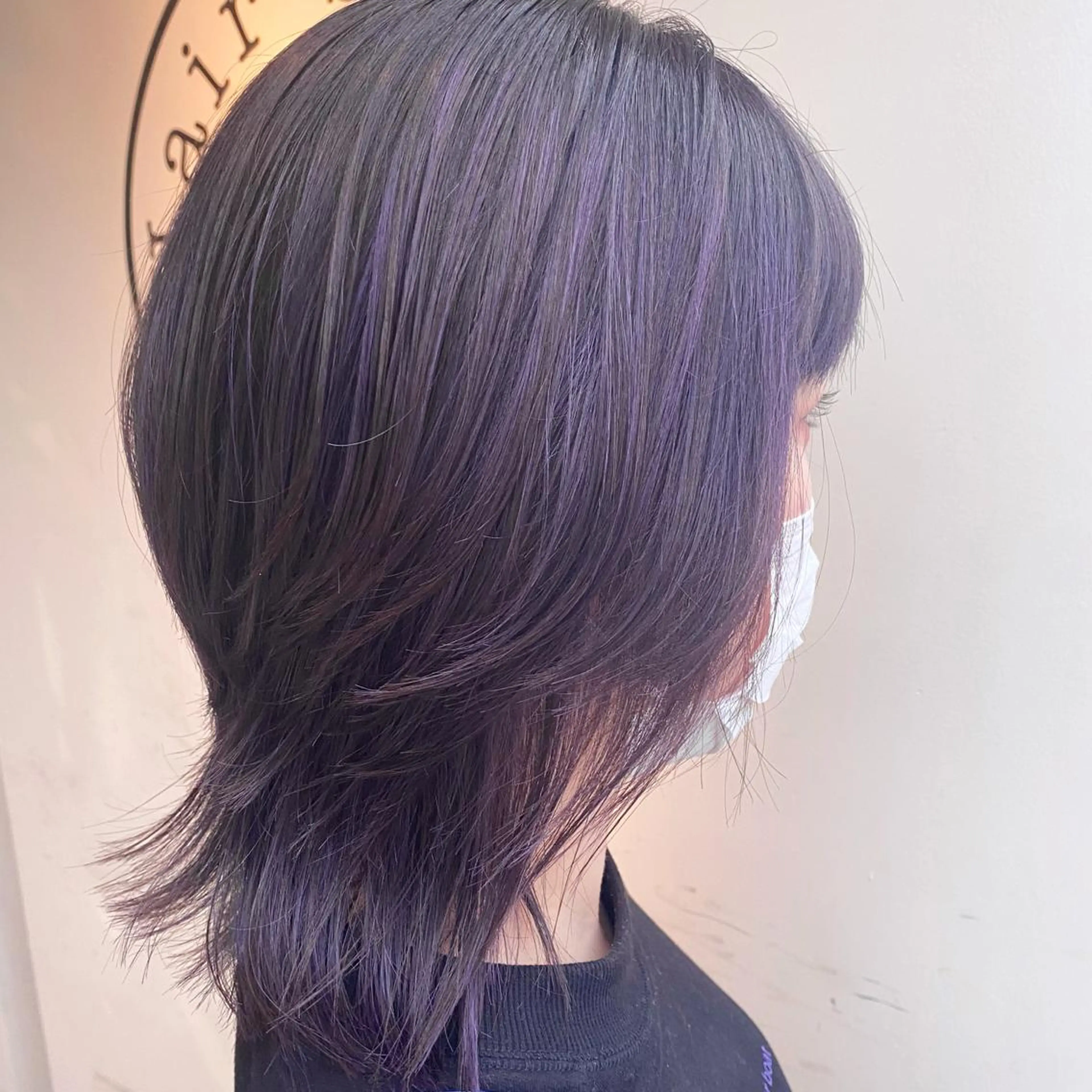 ミディアム カラー ハイライトカラー パープルカラー ハイライト ウルフカット 川越 輝梨奈のヘアスタイル