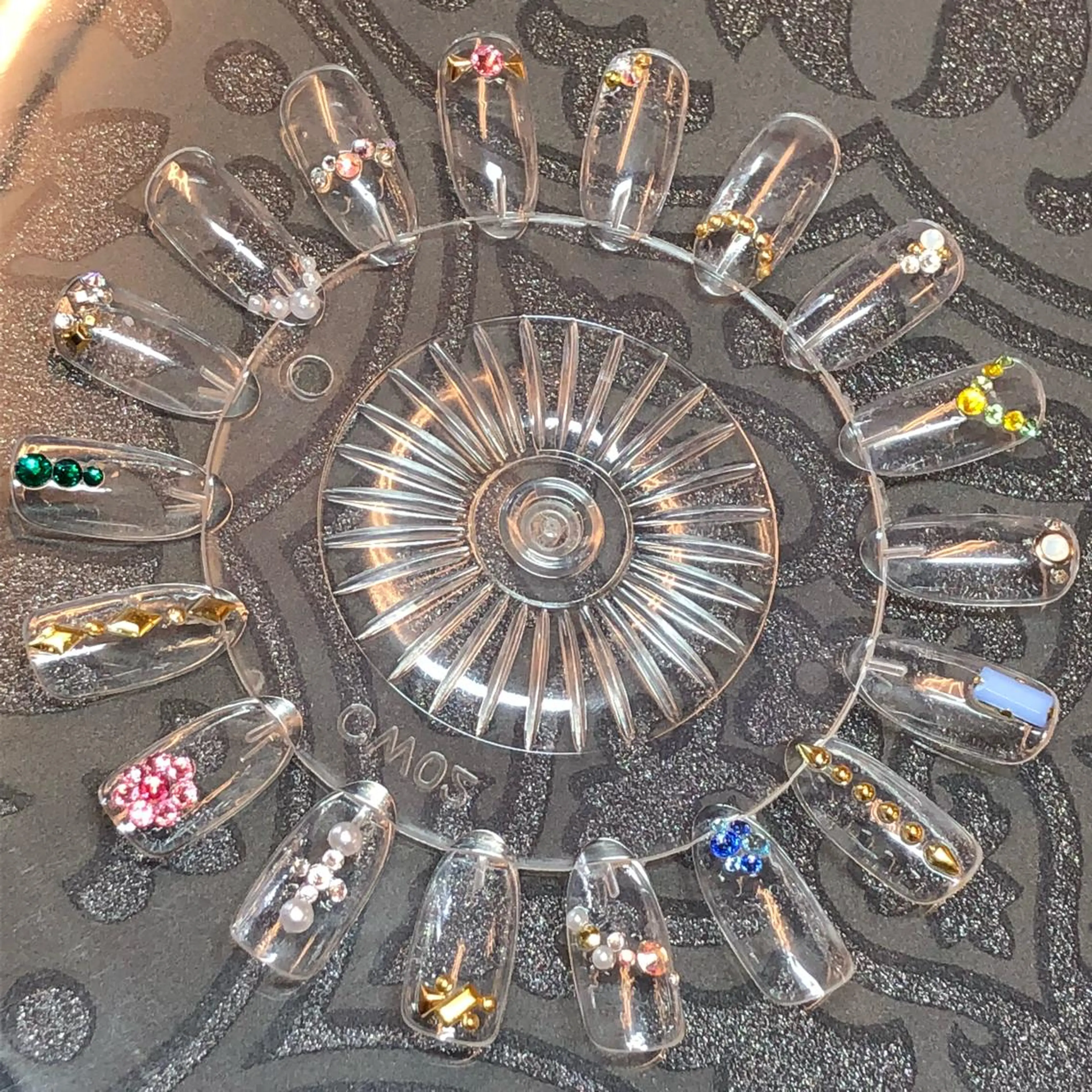 ネイル アートネイル ストーンネイル KIREIE NAILSのネイルデザイン