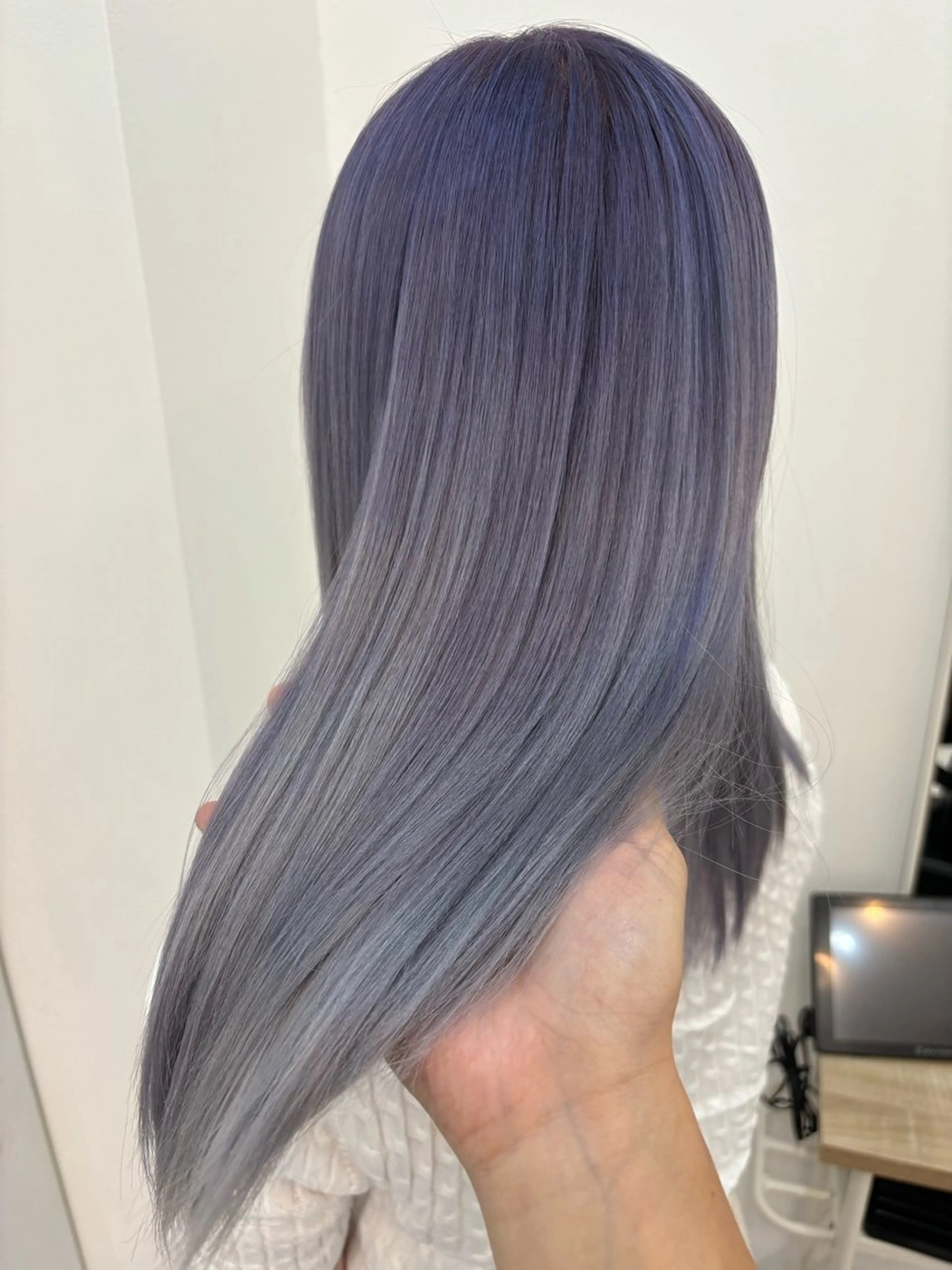 セミロング カラー シルバー バイオレットカラー カット ヘアカラー 松井 敬太郎のヘアスタイル