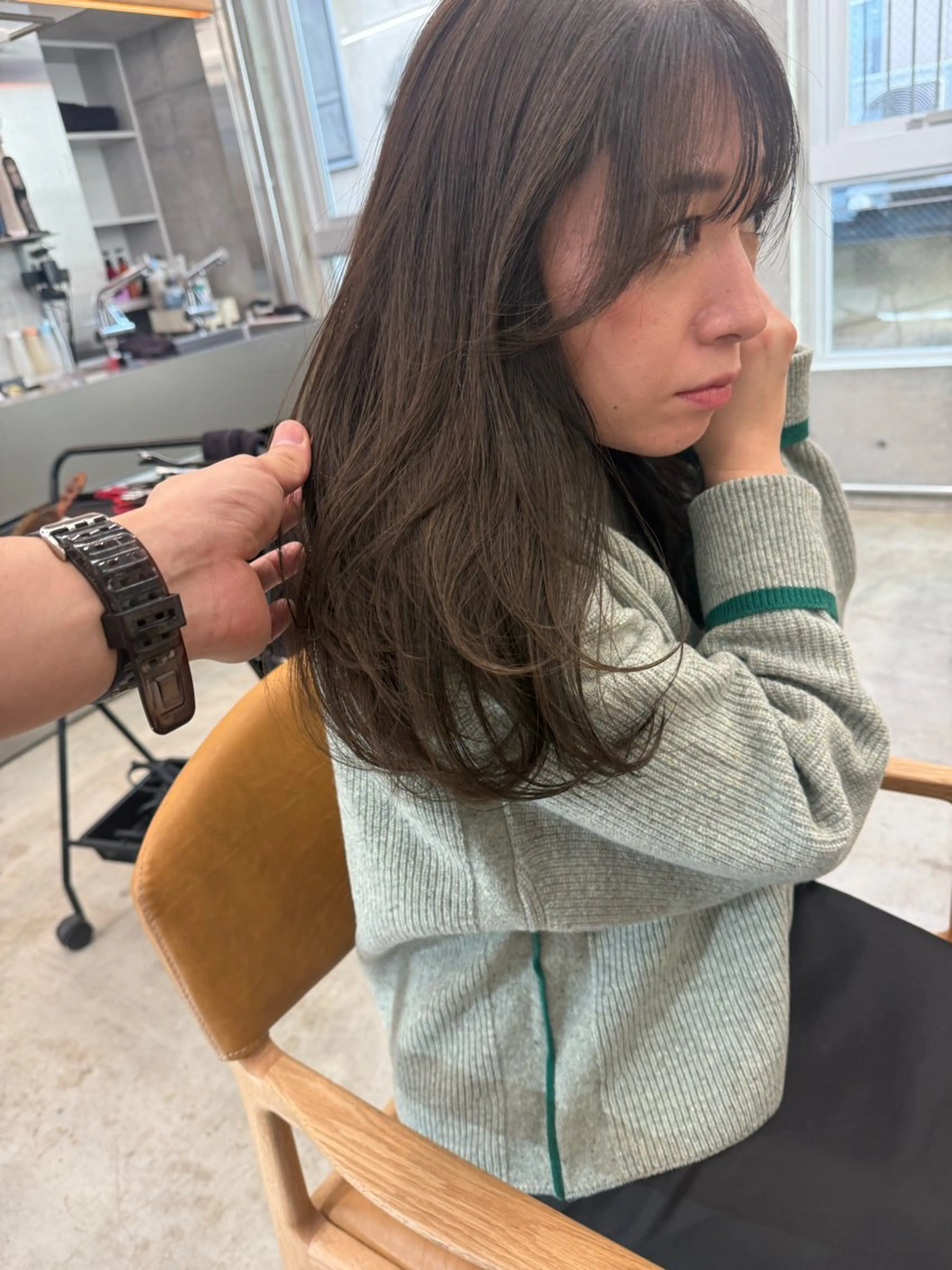 ロング カラー ロングレイヤー アッシュ ベージュカラー ブリーチ 透明感カラー カット ヘアカラー トリートメント 誰より丁寧なカット/ 小林輝/レイヤーのヘアスタイル