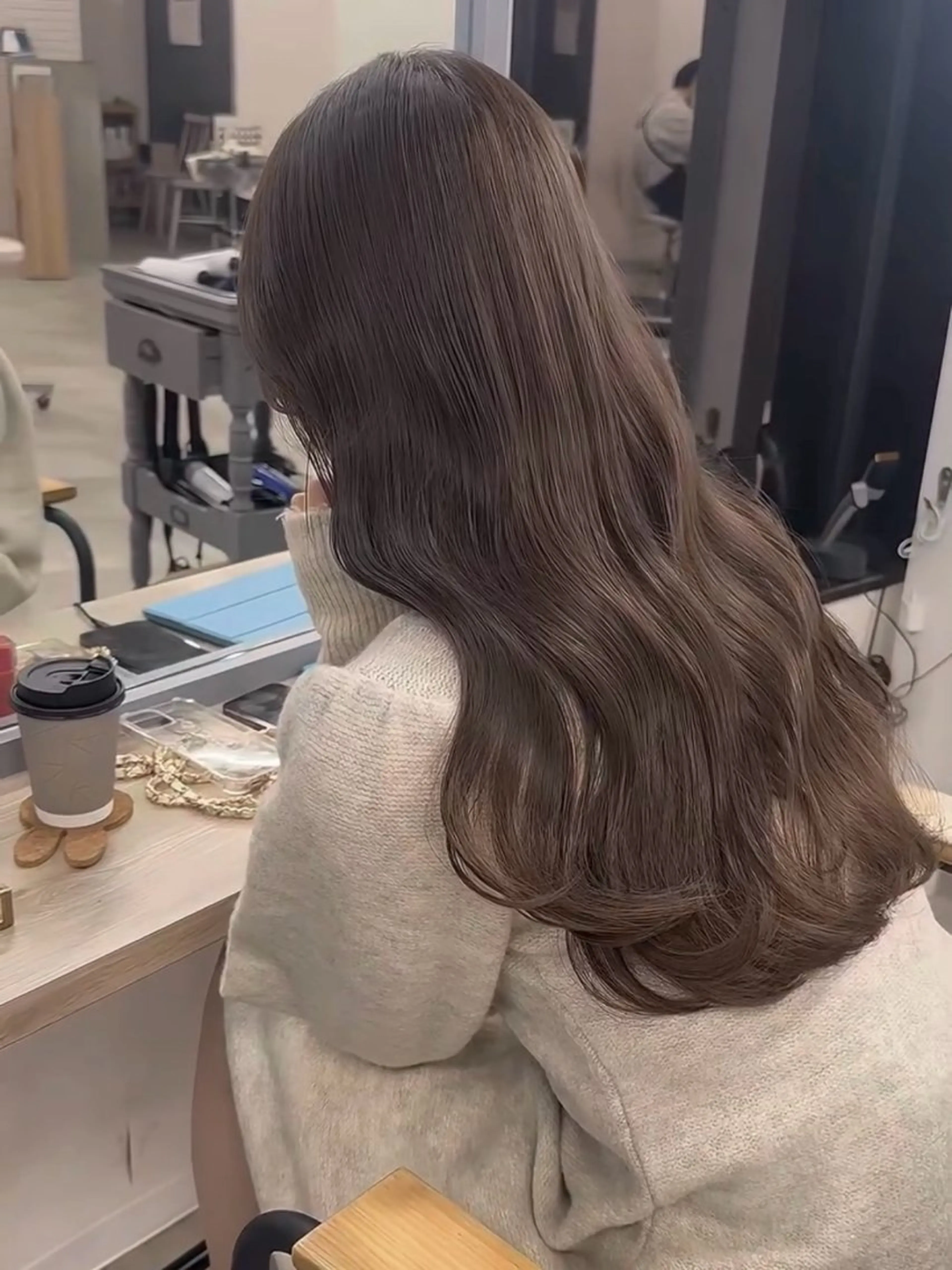 セミロング カラー ヘアアレンジ ベージュカラー ブリーチ 透明感カラー ブリーチなしカラー 髪質改善 【博多髪質改善】 吉村 清志のヘアスタイル