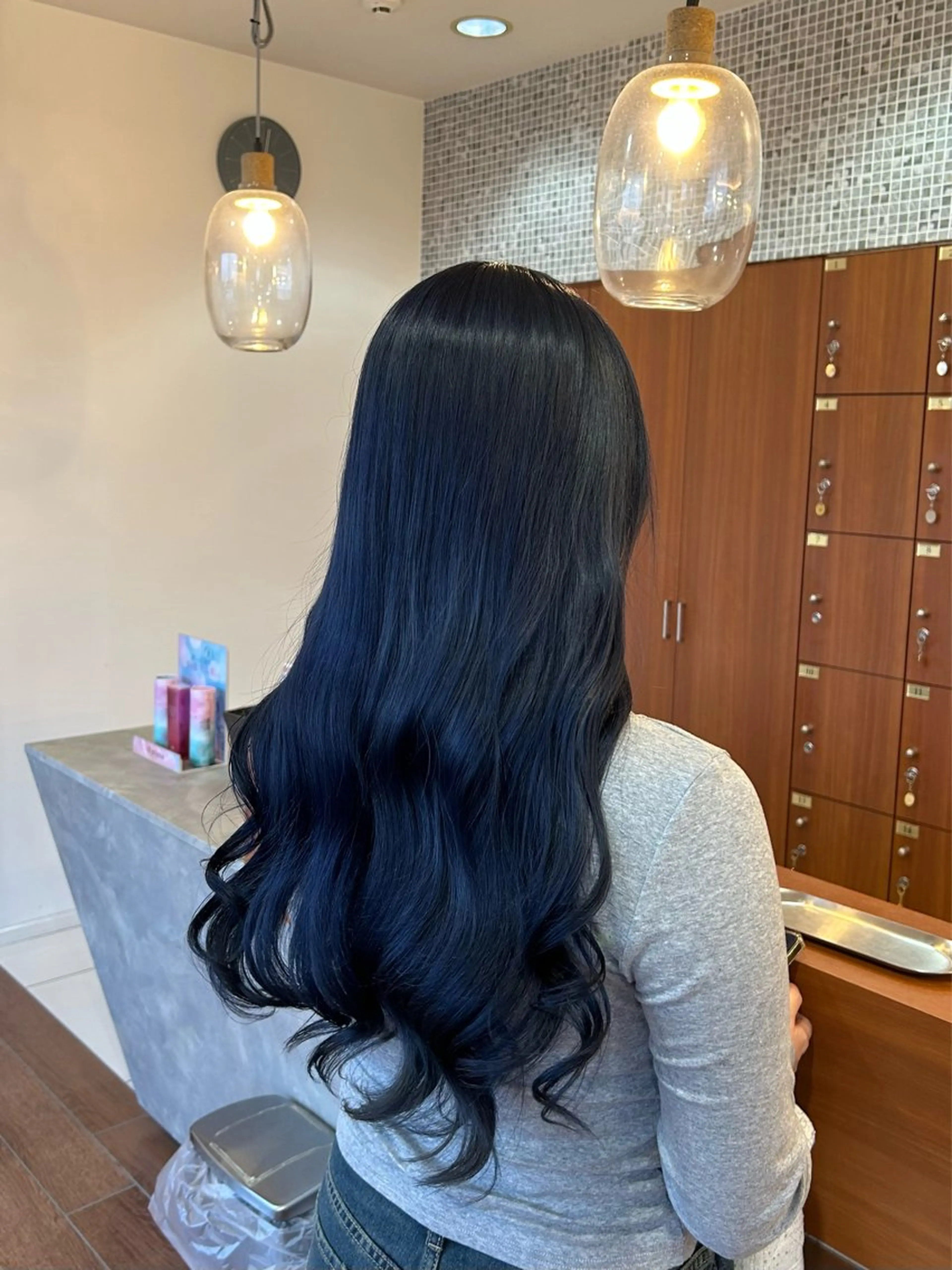 ロング カラー 黒髪 ブルーカラー ブルーブラック 透明感カラー ネイビーカラー ヘアカラー トップスタイリスト 林すずかのヘアスタイル