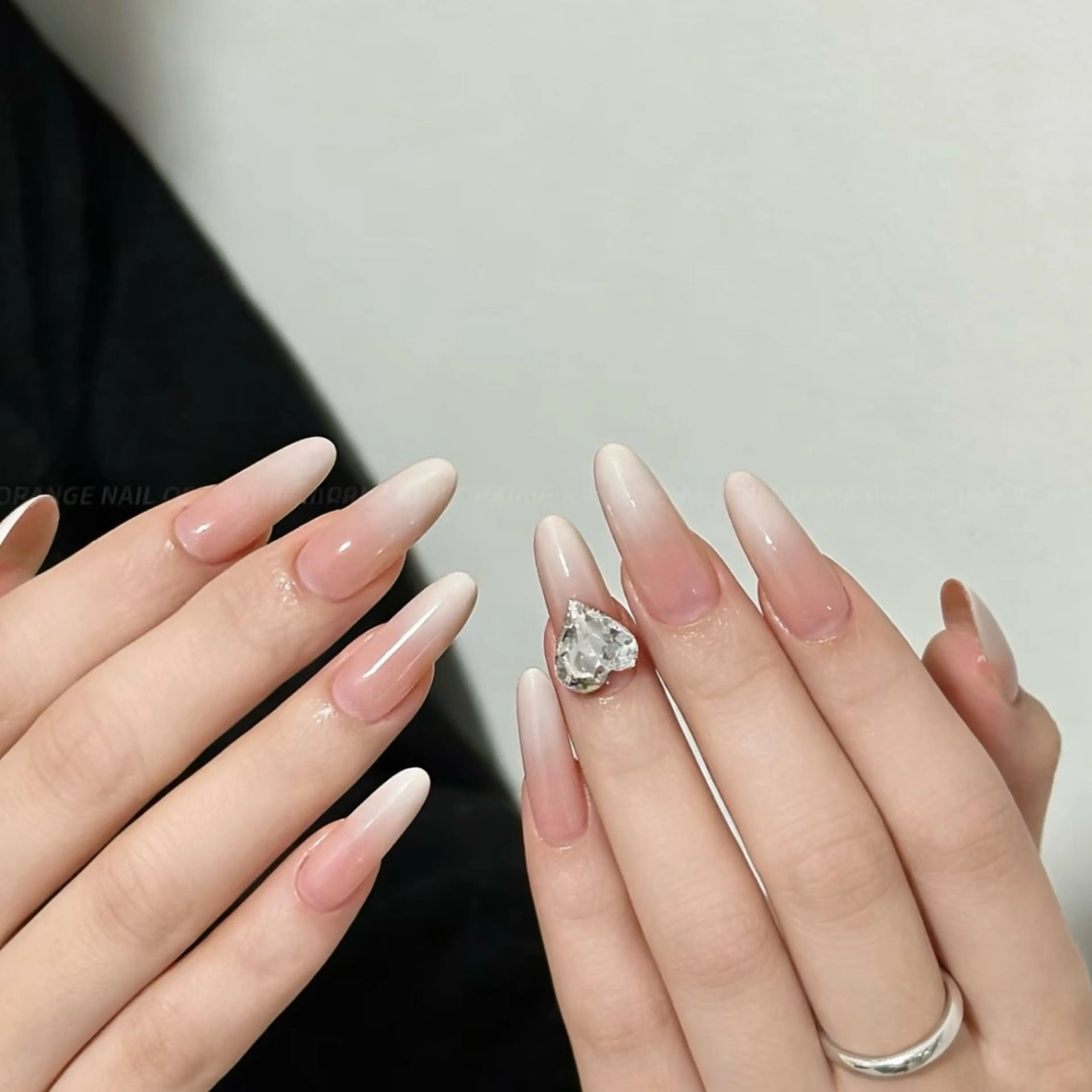 ネイル オーロラネイル 長さ出し フレンチネイル ジェルネイル ガラスフレンチ Rela・S NAILのネイルデザイン