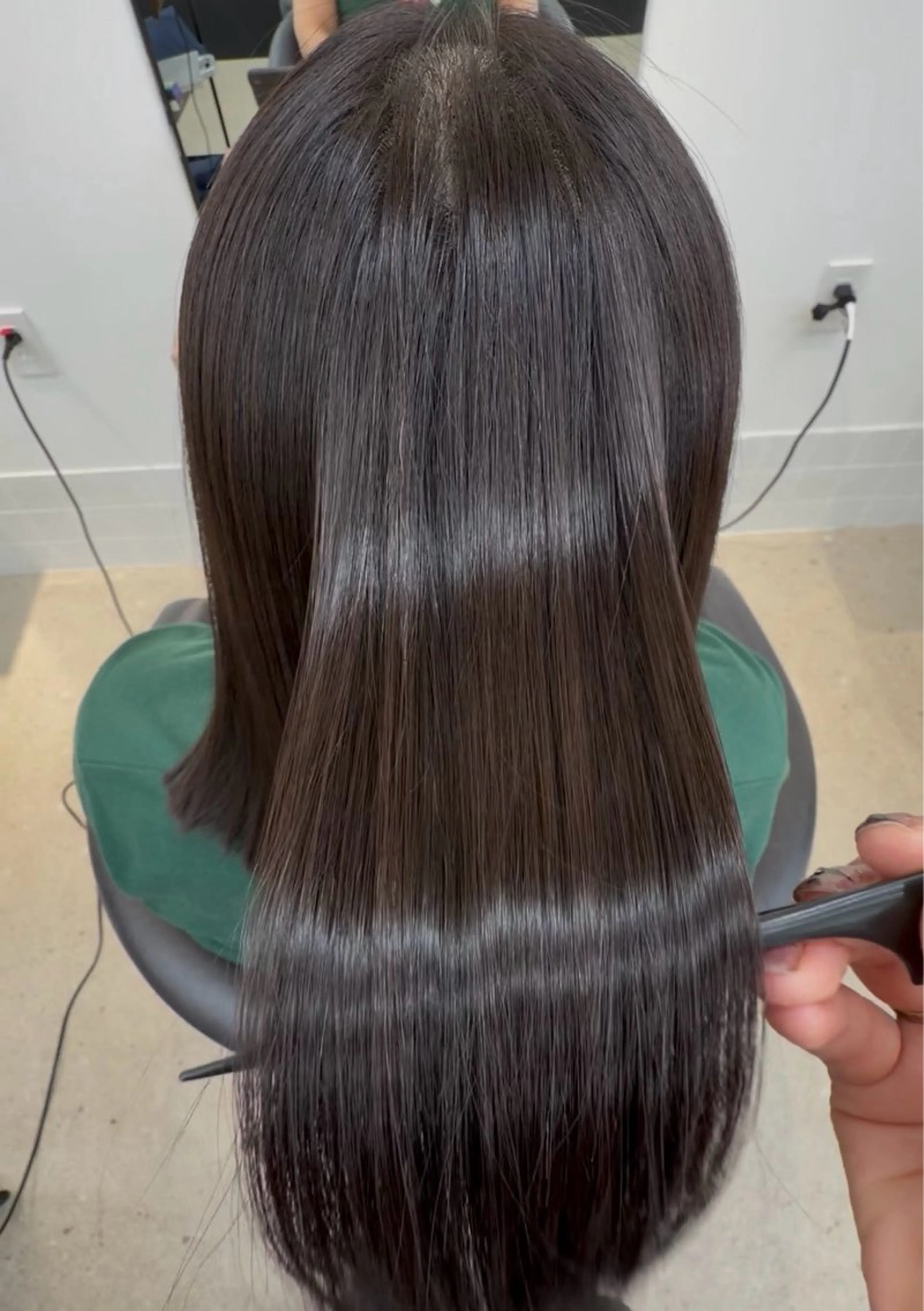 ミディアム カット 縮毛矯正 小出 琴未のヘアスタイル