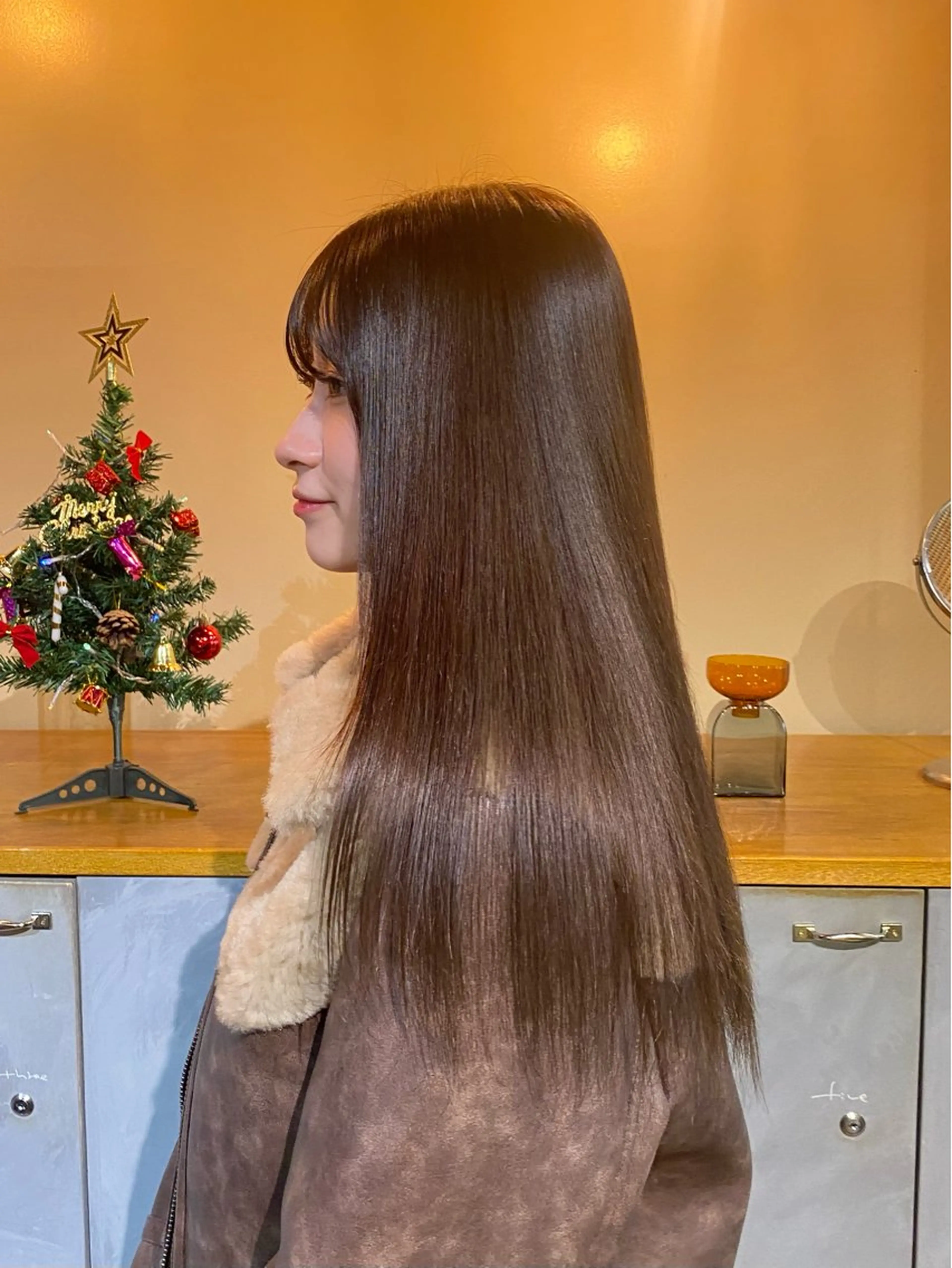 ロング カラー ヘアカラー トリートメント オリーブベージュ 🫒🩶Rianaのヘアスタイル