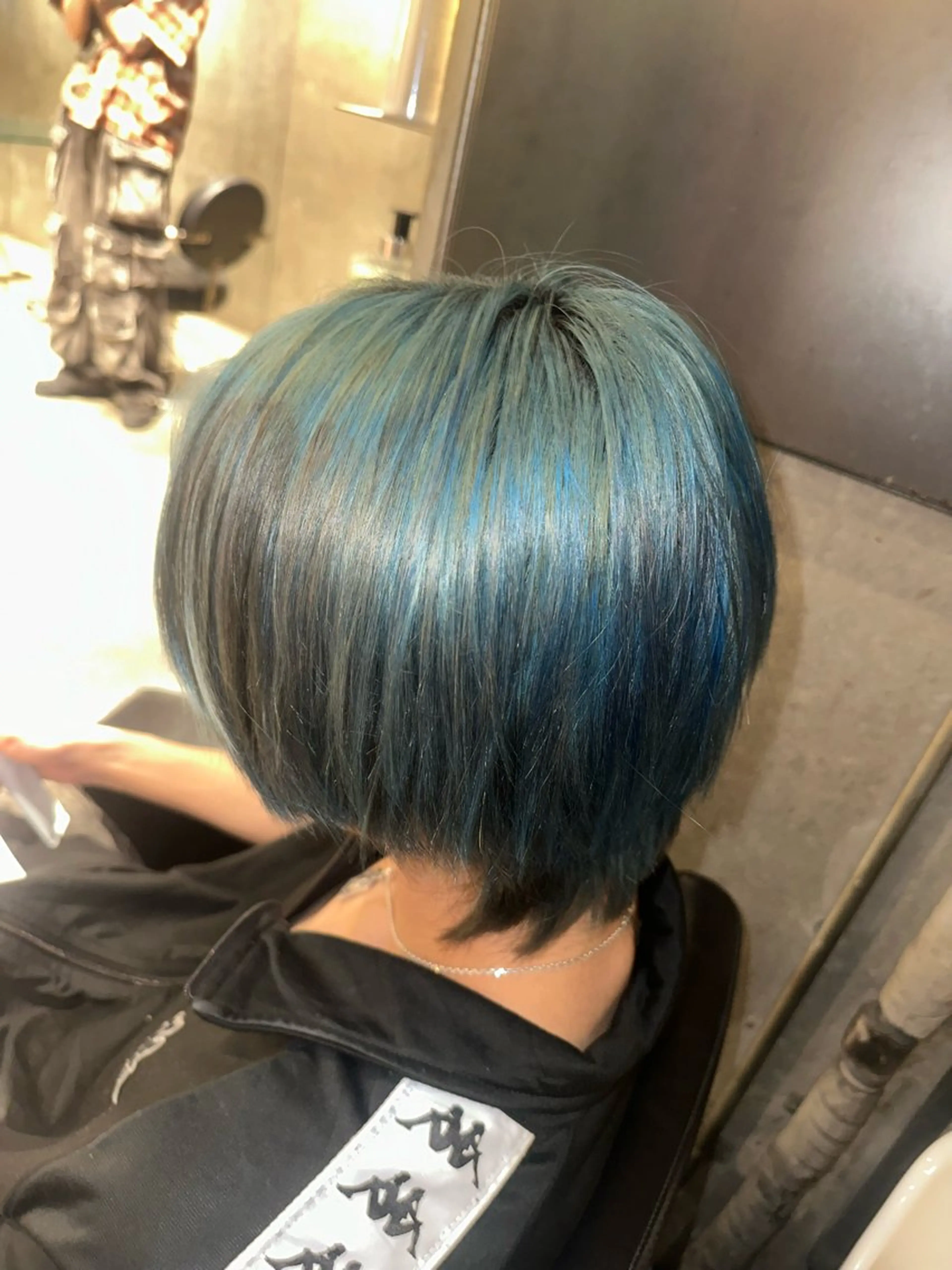 ショート カラー デザインカラー 清水 奈寧のヘアスタイル