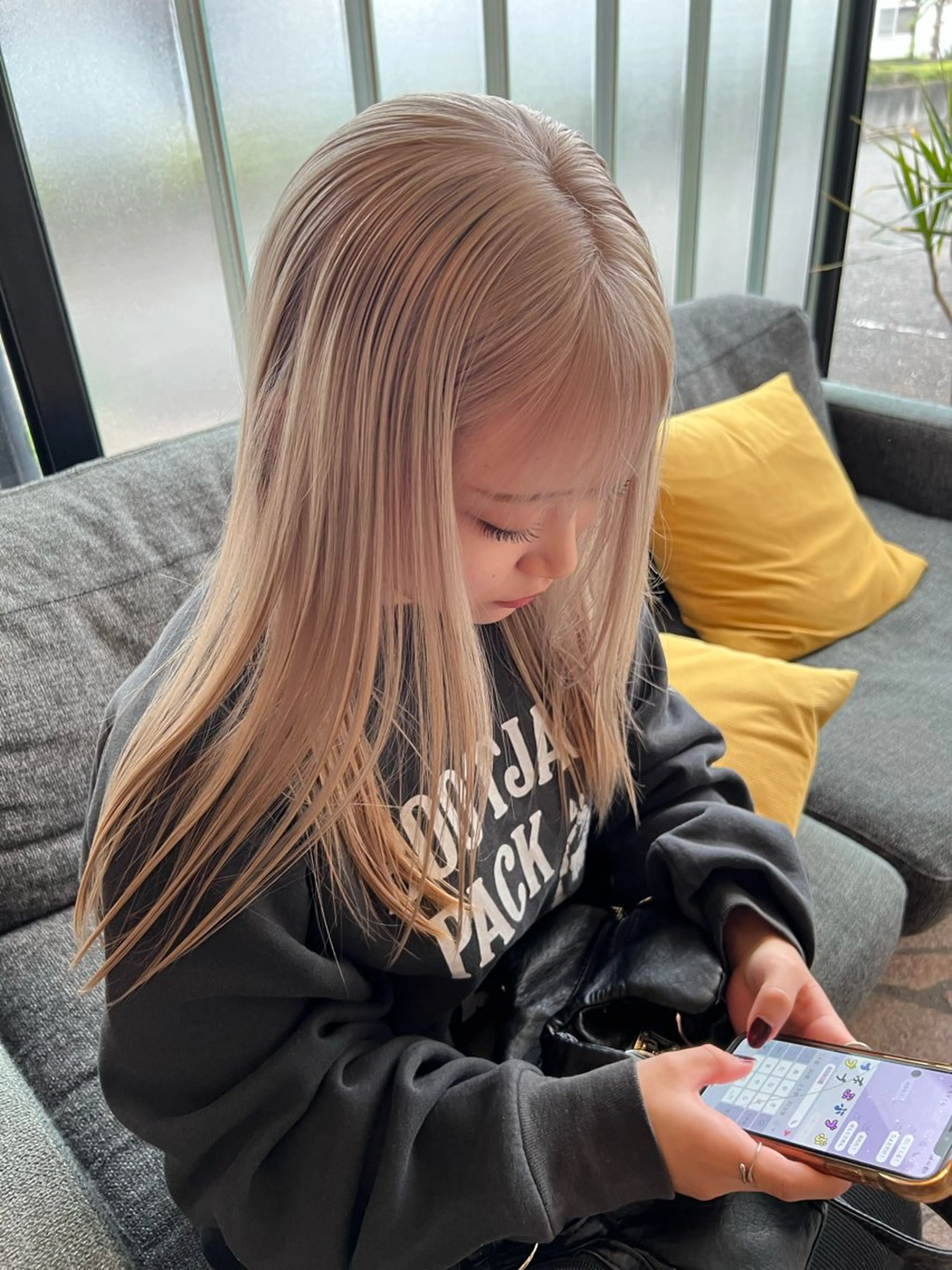 ロング カラー ブリーチ 只野 真衣のヘアスタイル