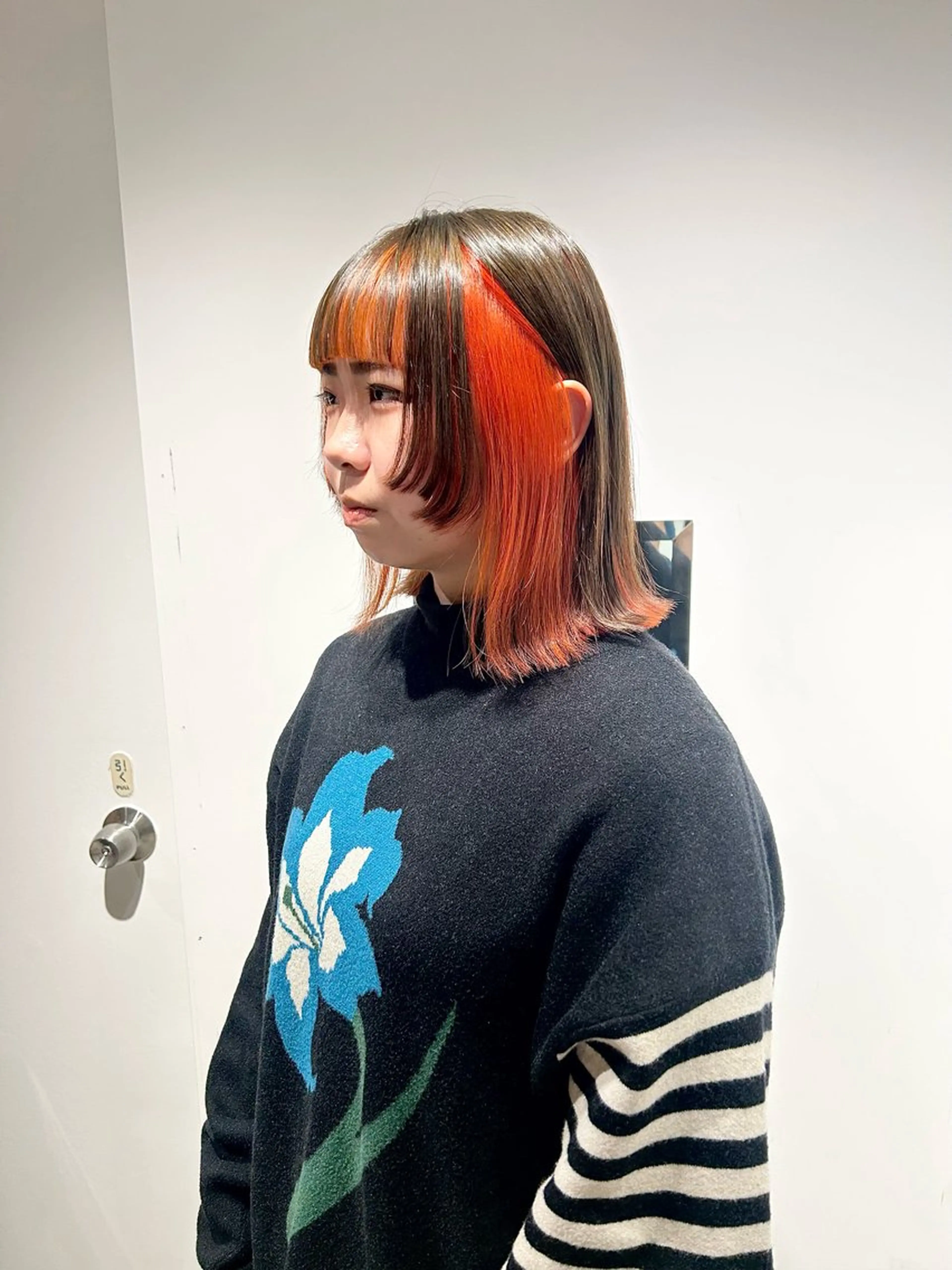 ミディアム カラー 黒髪 デザインカラー オレンジ レイヤーカット カット ヘアカラー トリートメント スキバサミを使わない カット🌼唯🌼のヘアスタイル