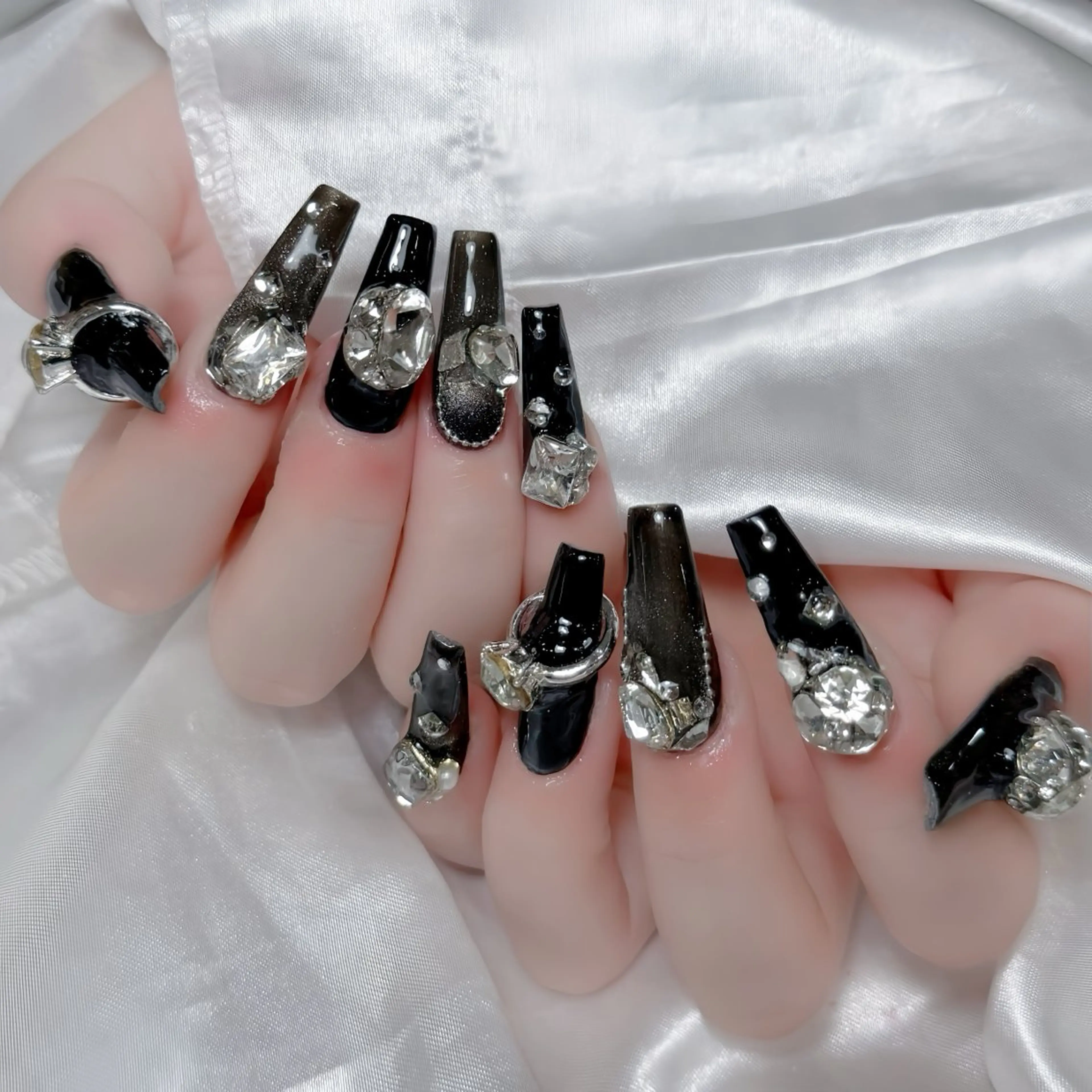 ネイル オーロラネイル チークネイル 桜ネイル クリアネイル ドット ハンドネイル Rin Nail 新大久保店のネイルデザイン