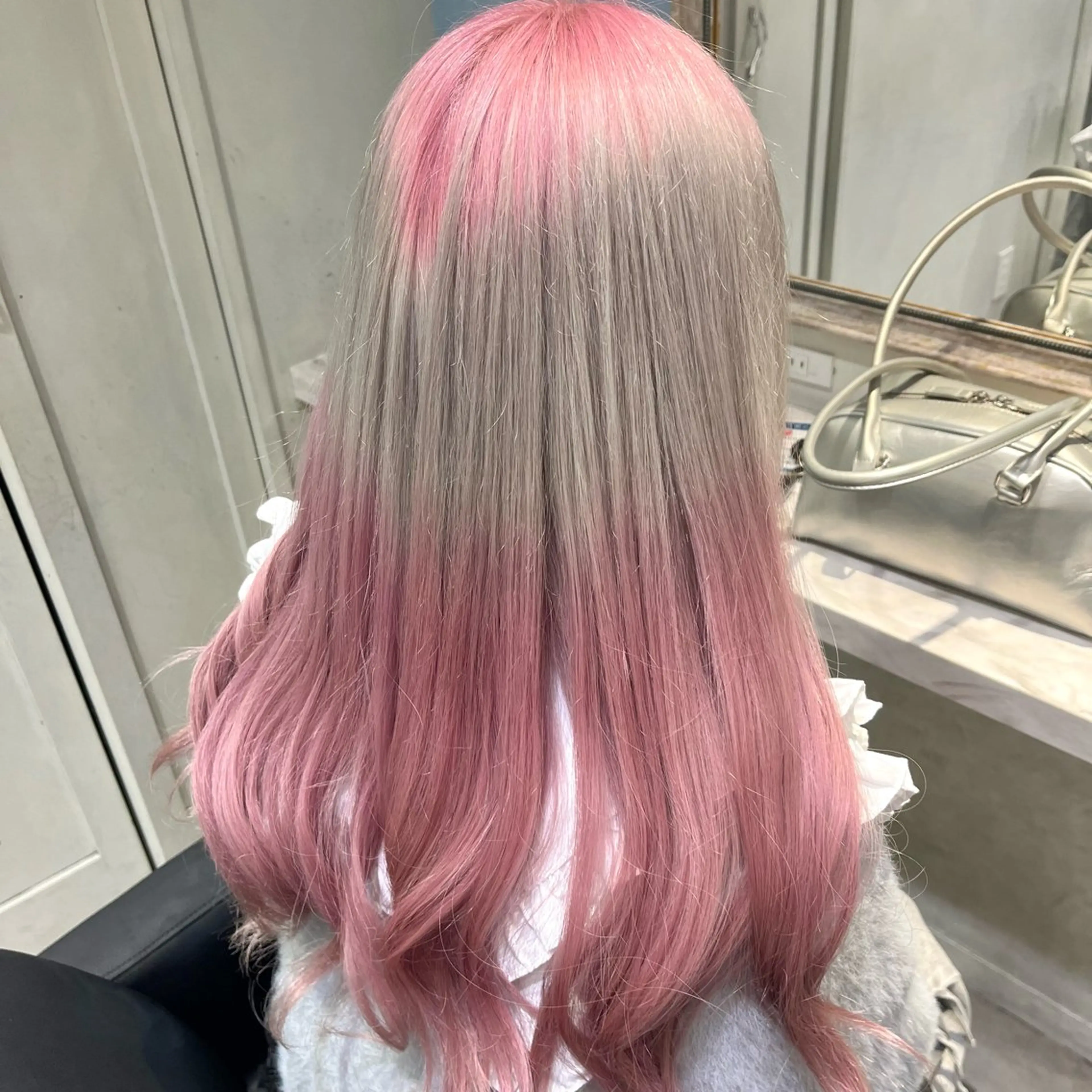 ロング カラー ブリーチ デザインカラー ハイトーンカラー ピンクカラー 💖ブリーチ/暖色 𝐘𝐮𝐢💖のヘアスタイル