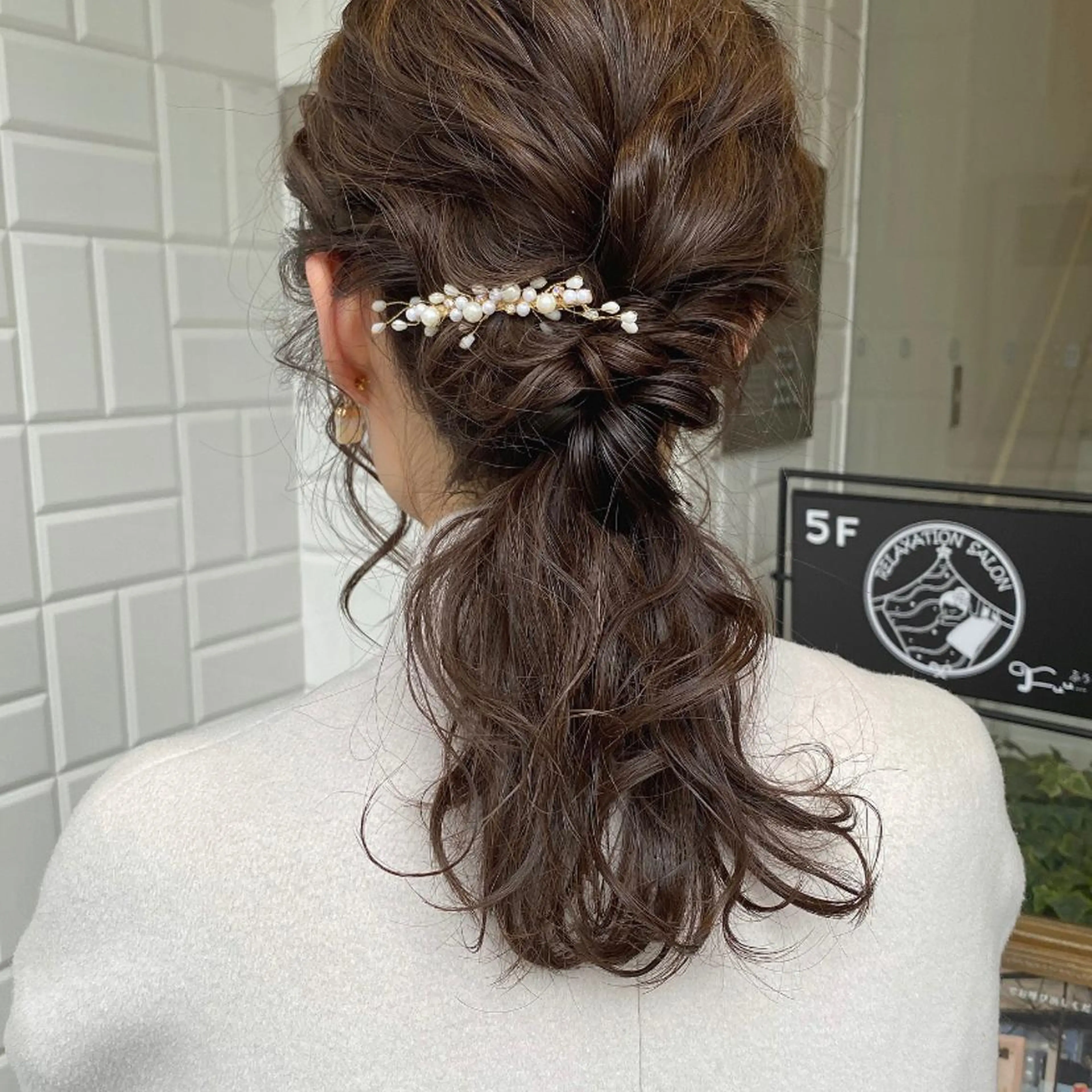 セミロング カラー ヘアアレンジ ポニーテール 結婚式・ブライダル 透明感カラー ヘアセット みやけ ひなのヘアスタイル