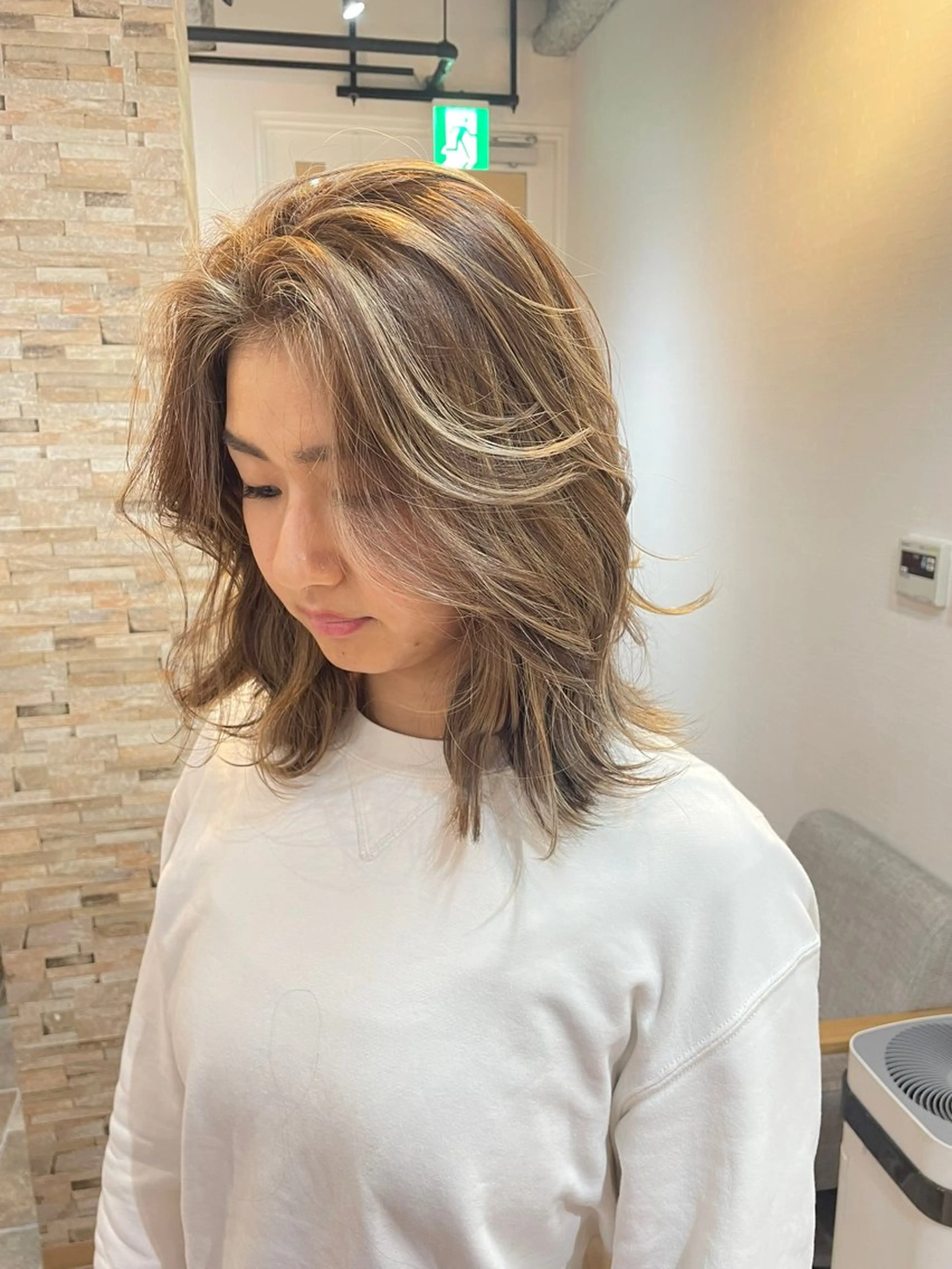 セミロング カラー ベージュカラー ハイライトカラー ハイライト カット ヘアカラー トリートメント Ammi hair所属・YUI/ ブリーチカラー🌷のヘアスタイル