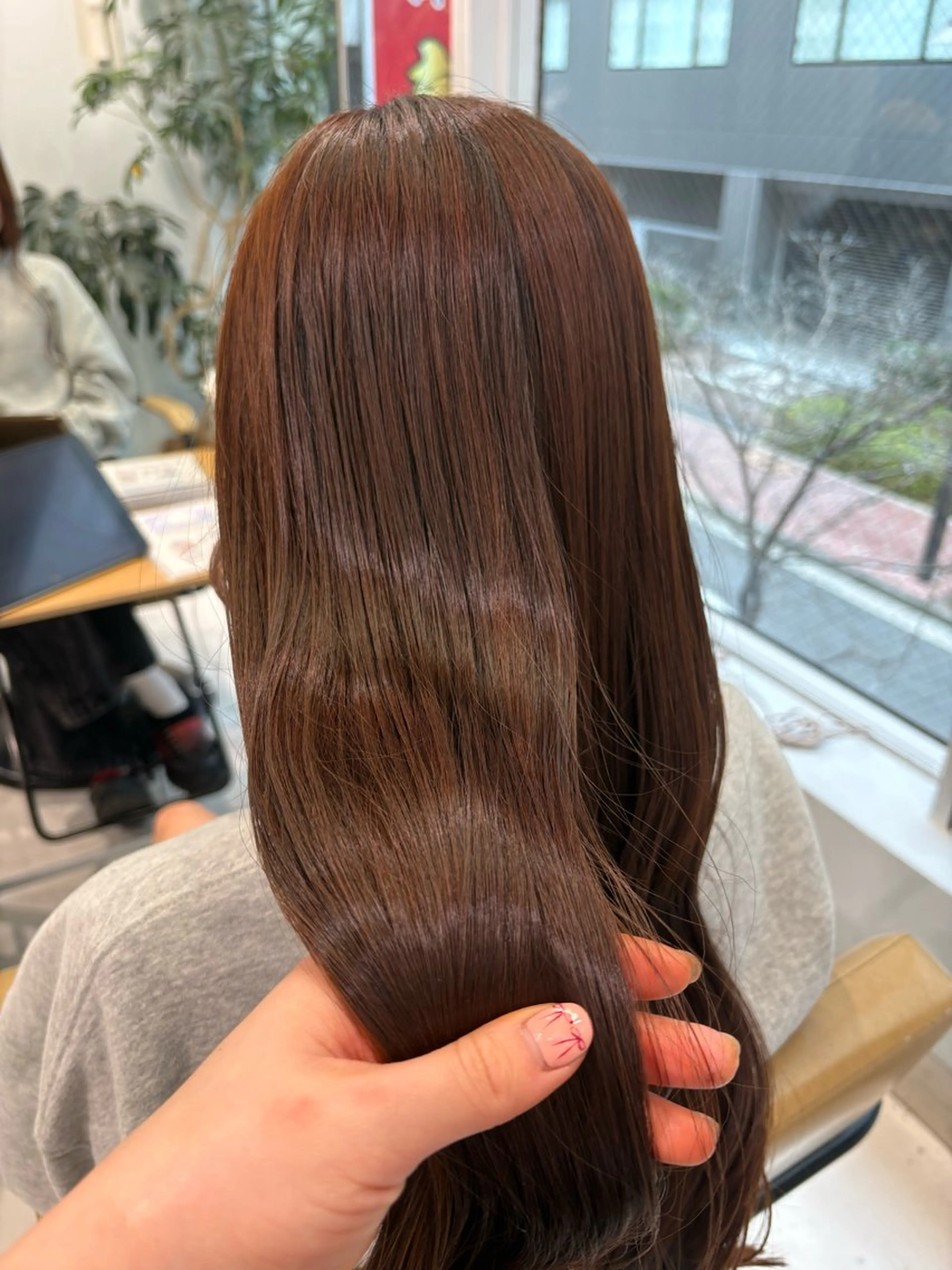カラー ブラウンカラー オレンジ オレンジブラウン 長谷川 ななこのヘアスタイル