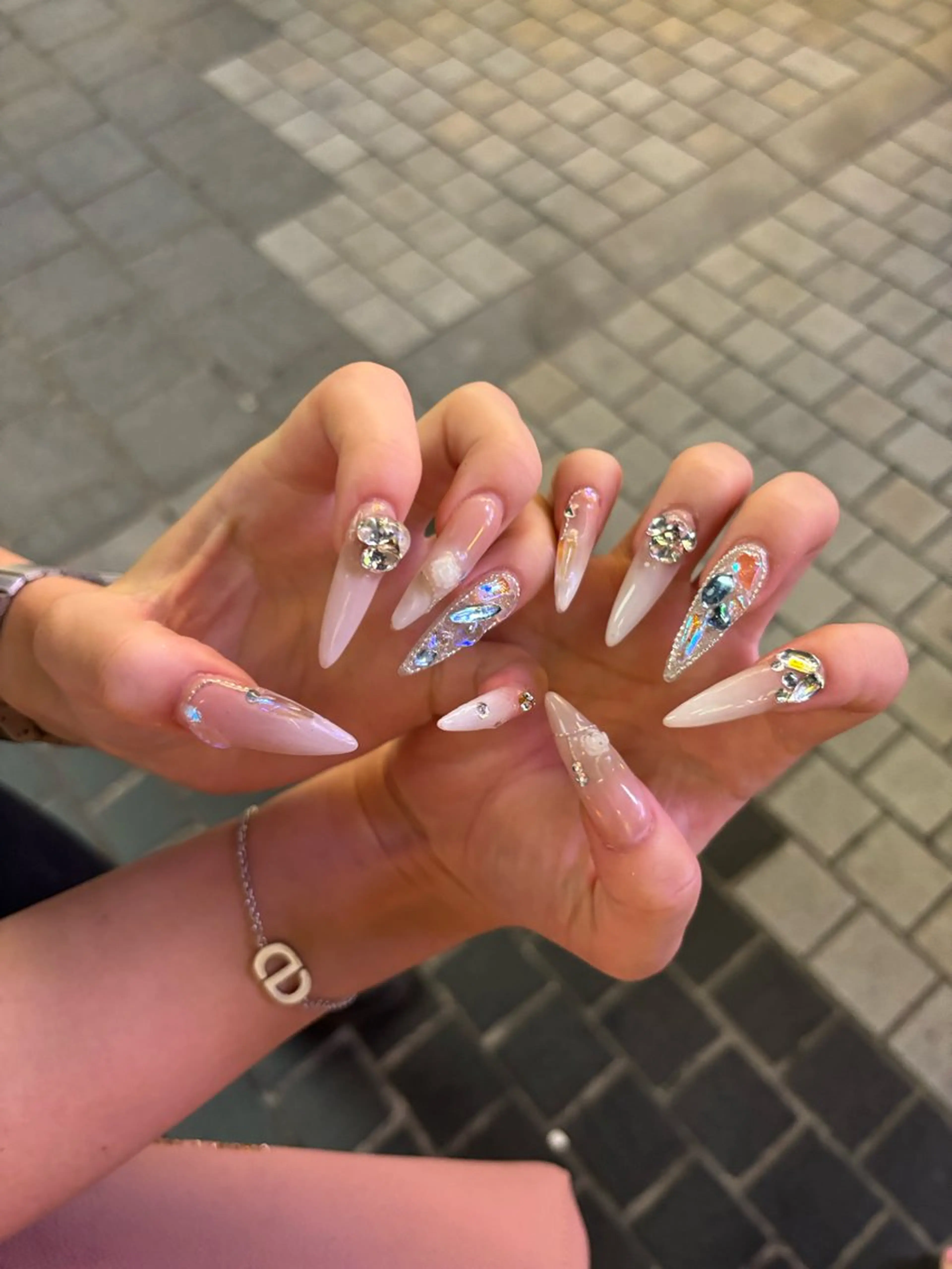 ネイル フレンチネイル ジェルネイル 韓国ネイル ロングネイル ストーンネイル ハンドネイル Nailstudio Hulmのネイルデザイン