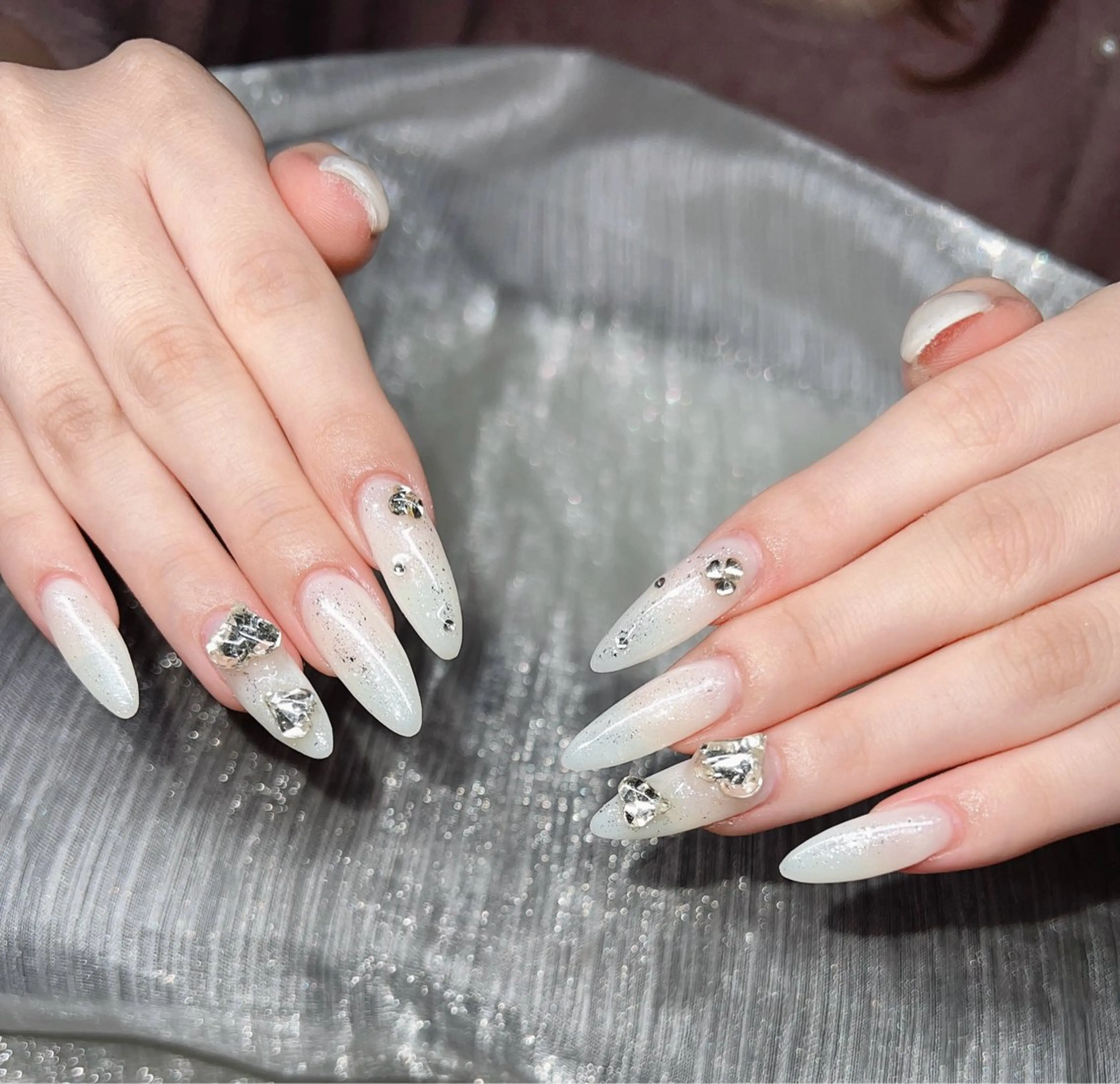 ネイル オーロラネイル チークネイル 長さ出し フットネイル フレンチネイル ハンドネイル Lee Nailsのネイルデザイン