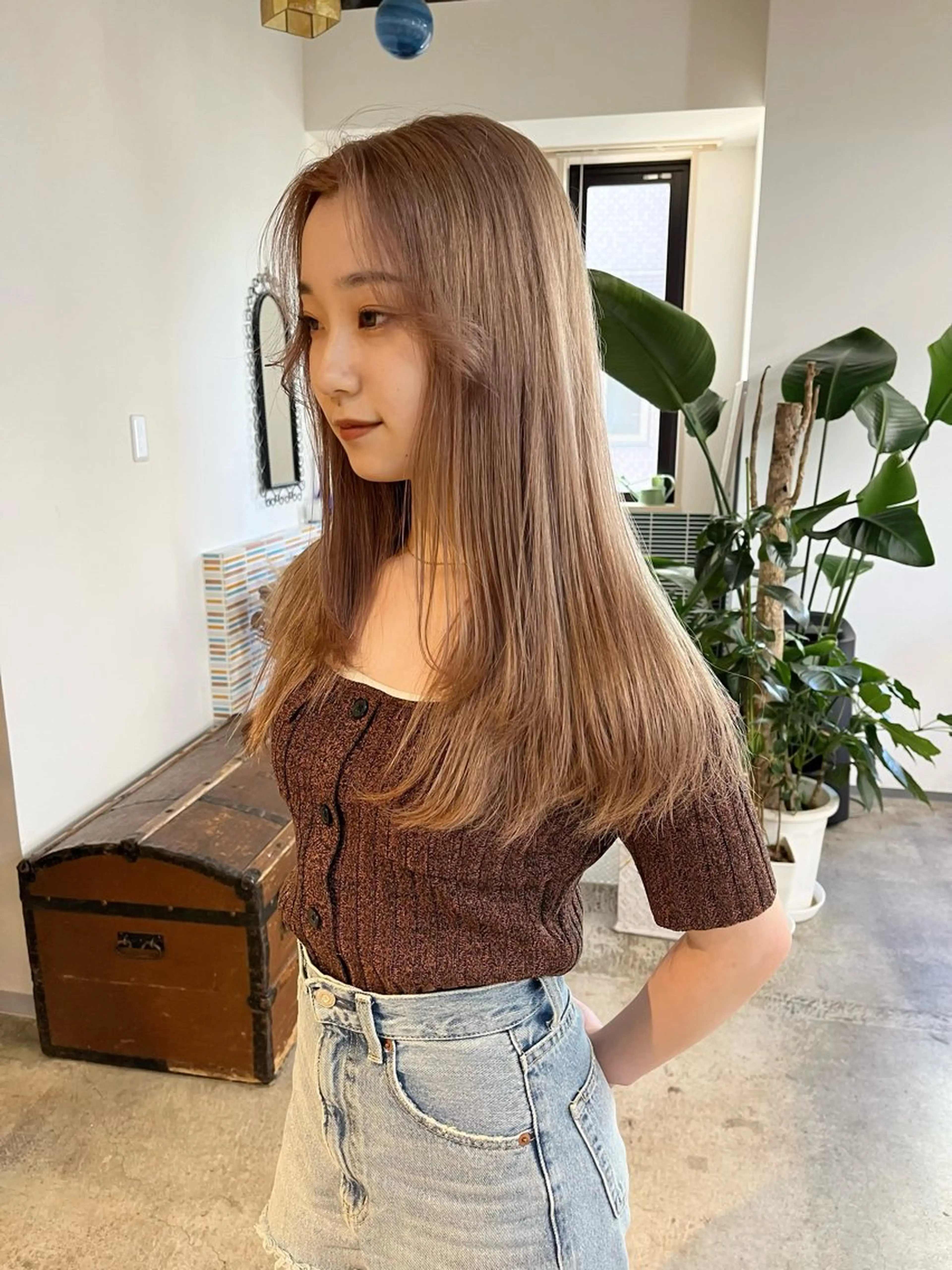 セミロング カラー ベージュカラー ブリーチ ミルクティーベージュ レイヤーカット カット ヘアカラー トリートメント 🩷ハイトーン透明感 レイヤー🩷ユリカのヘアスタイル