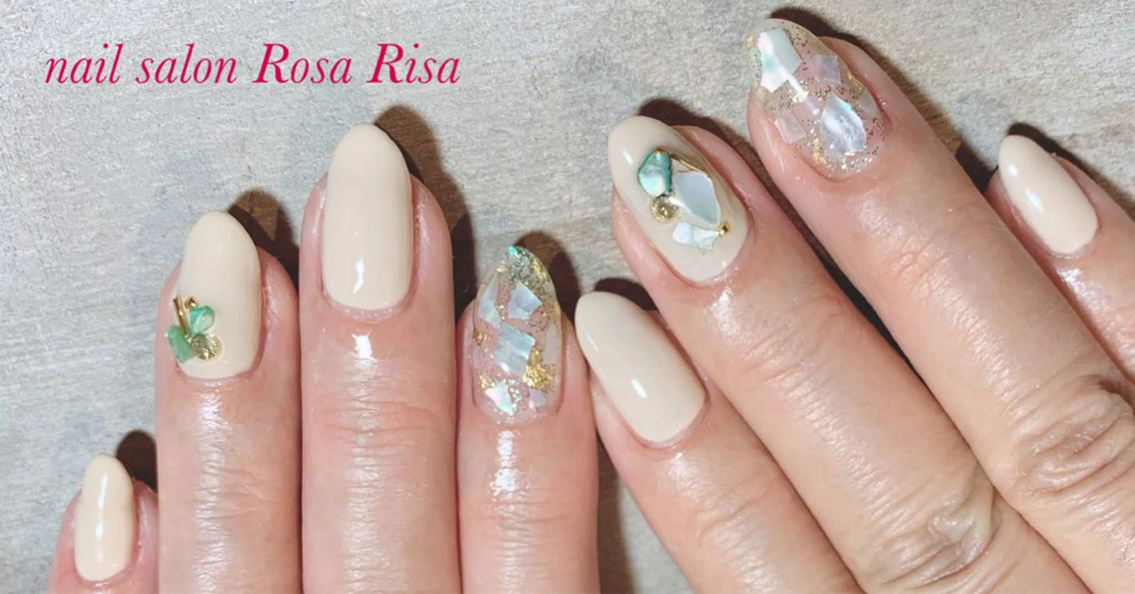 ミディアム ネイル グリーン ネイルスタジオ シェイクユアハンズのネイルデザイン