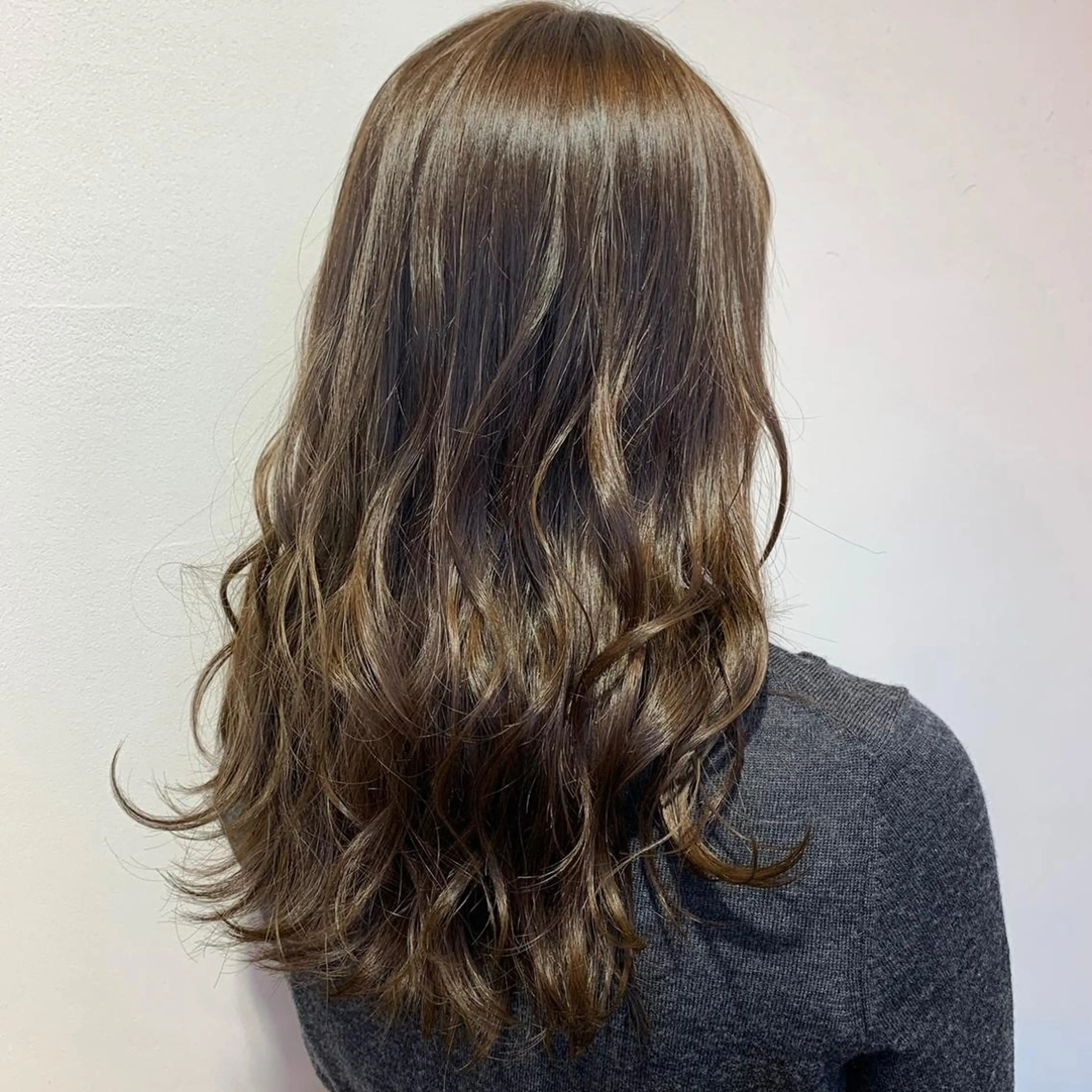 ロング カラー ヘアカラー トリートメント 酒井 里穂のヘアスタイル