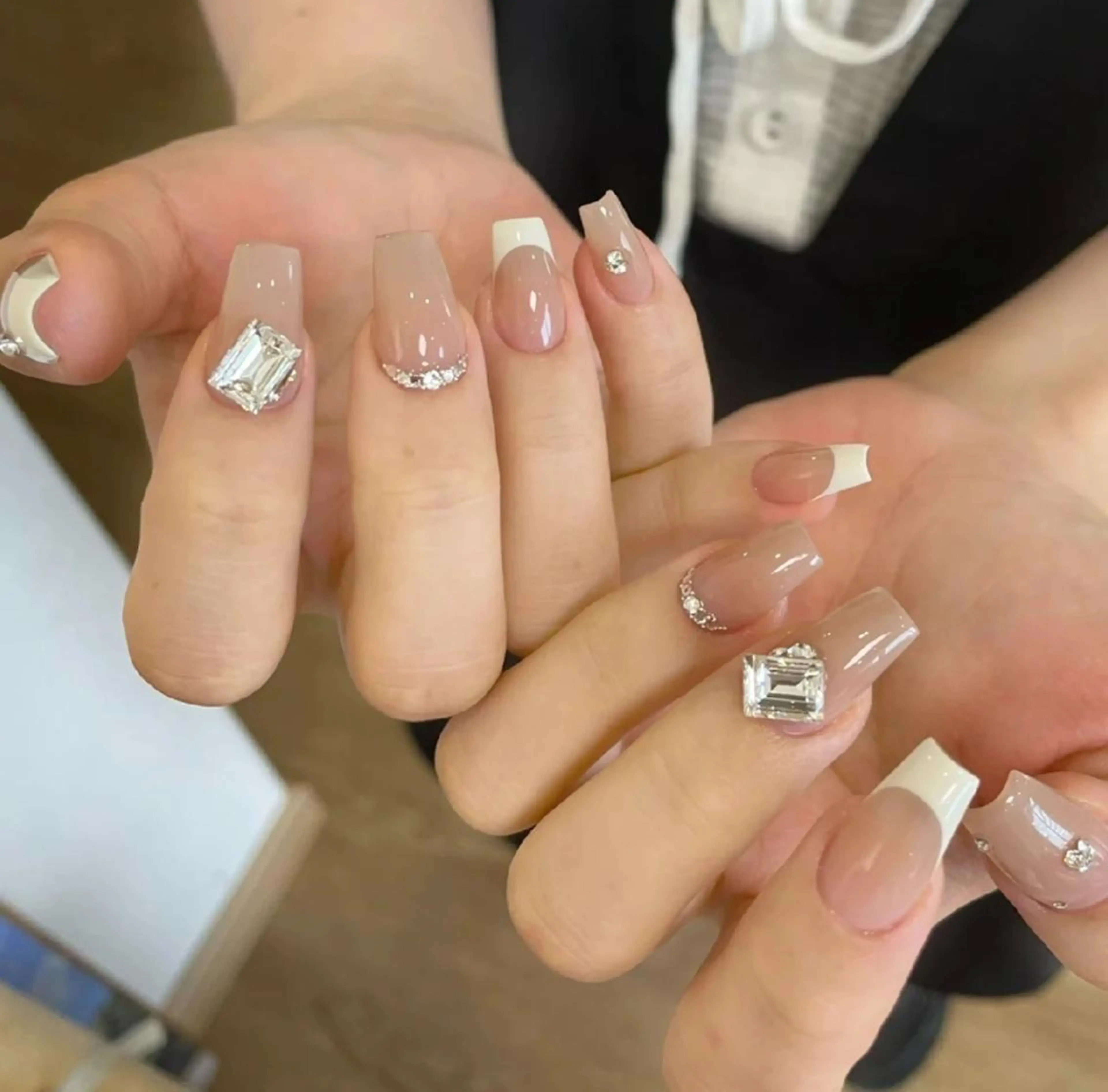 ネイル アートネイル 長さ出し ネイルチップ Queens ciciのネイルデザイン