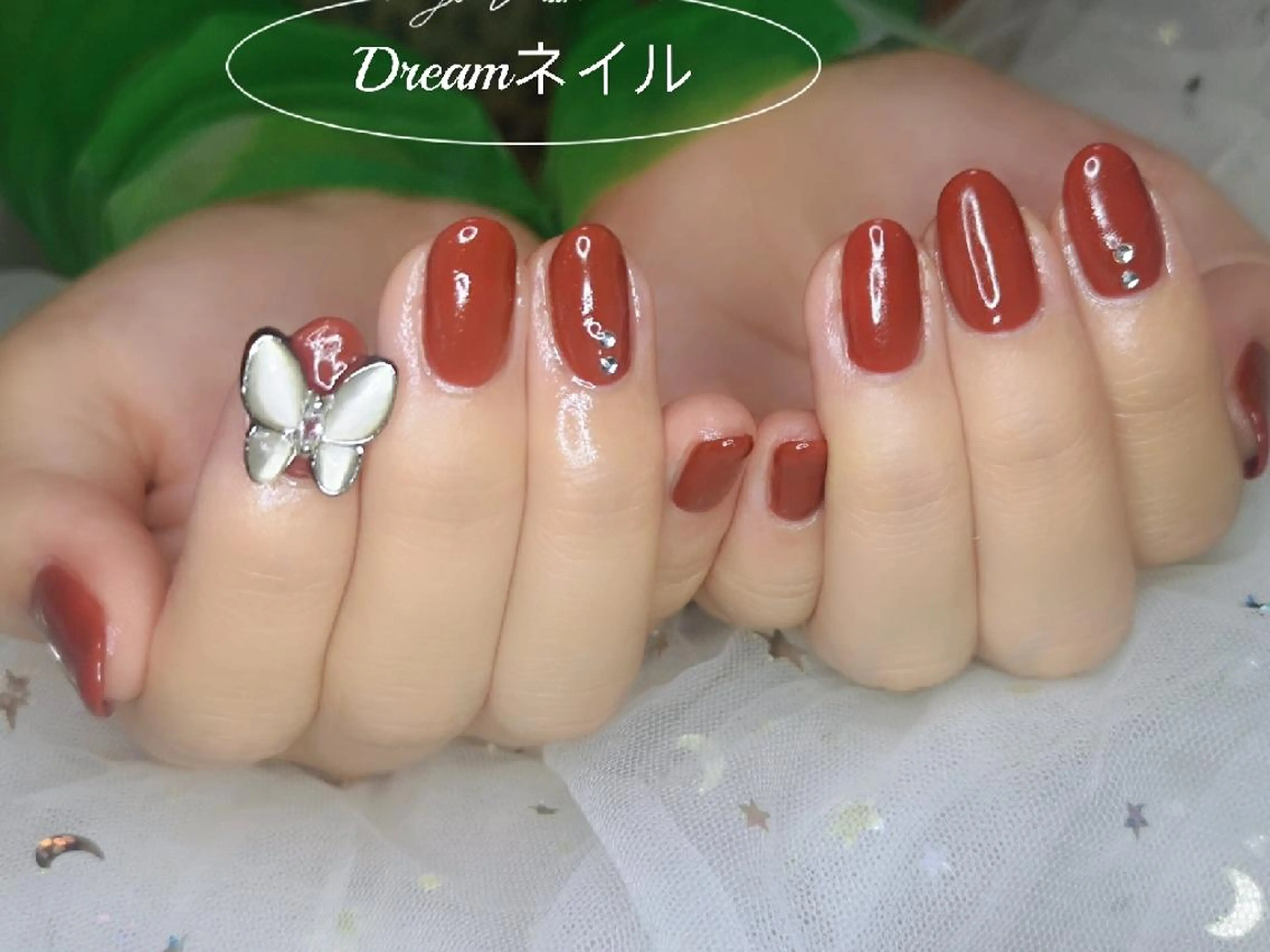 ミディアム ネイル ハンドネイル フィルイン・深爪矯正 長さ出し・リラク

のネイルデザイン