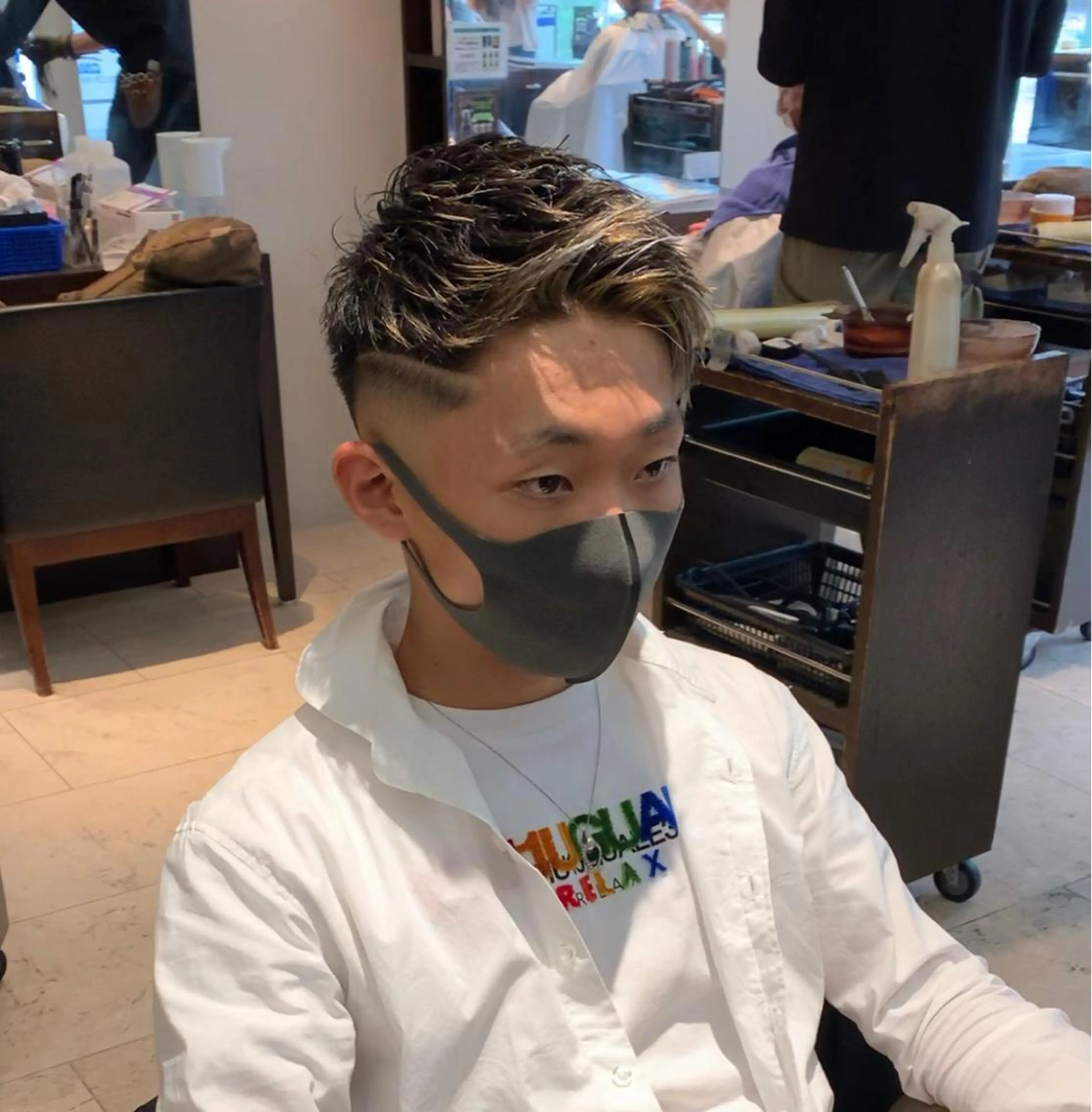 カラー メンズ フェードカット スキンフェード カット ヘアカラー トリートメント メンズ専門　井藤 雅也のヘアスタイル