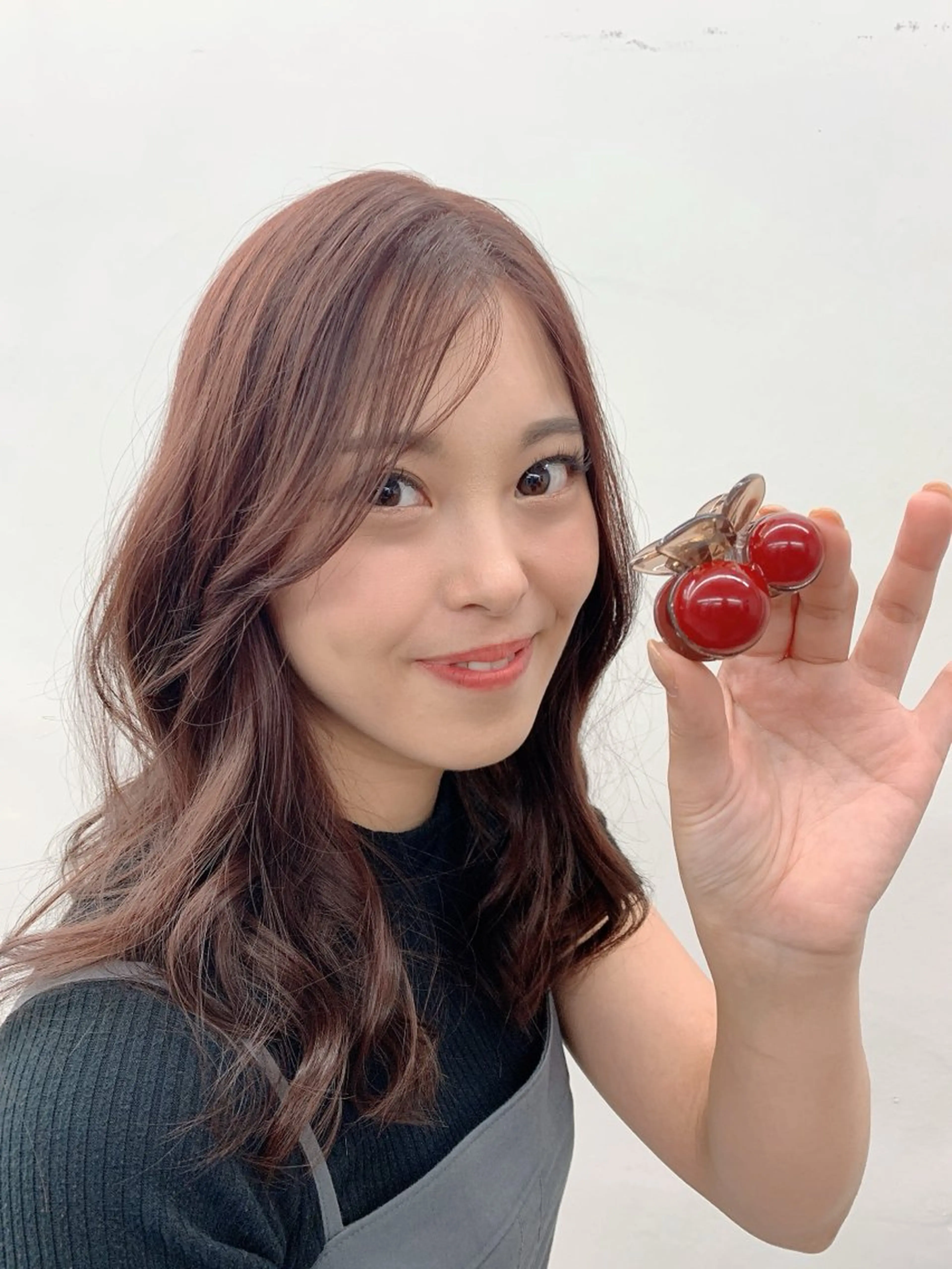 カラー ピンクカラー レッドカラー ハイトーン /愛子のヘアスタイル