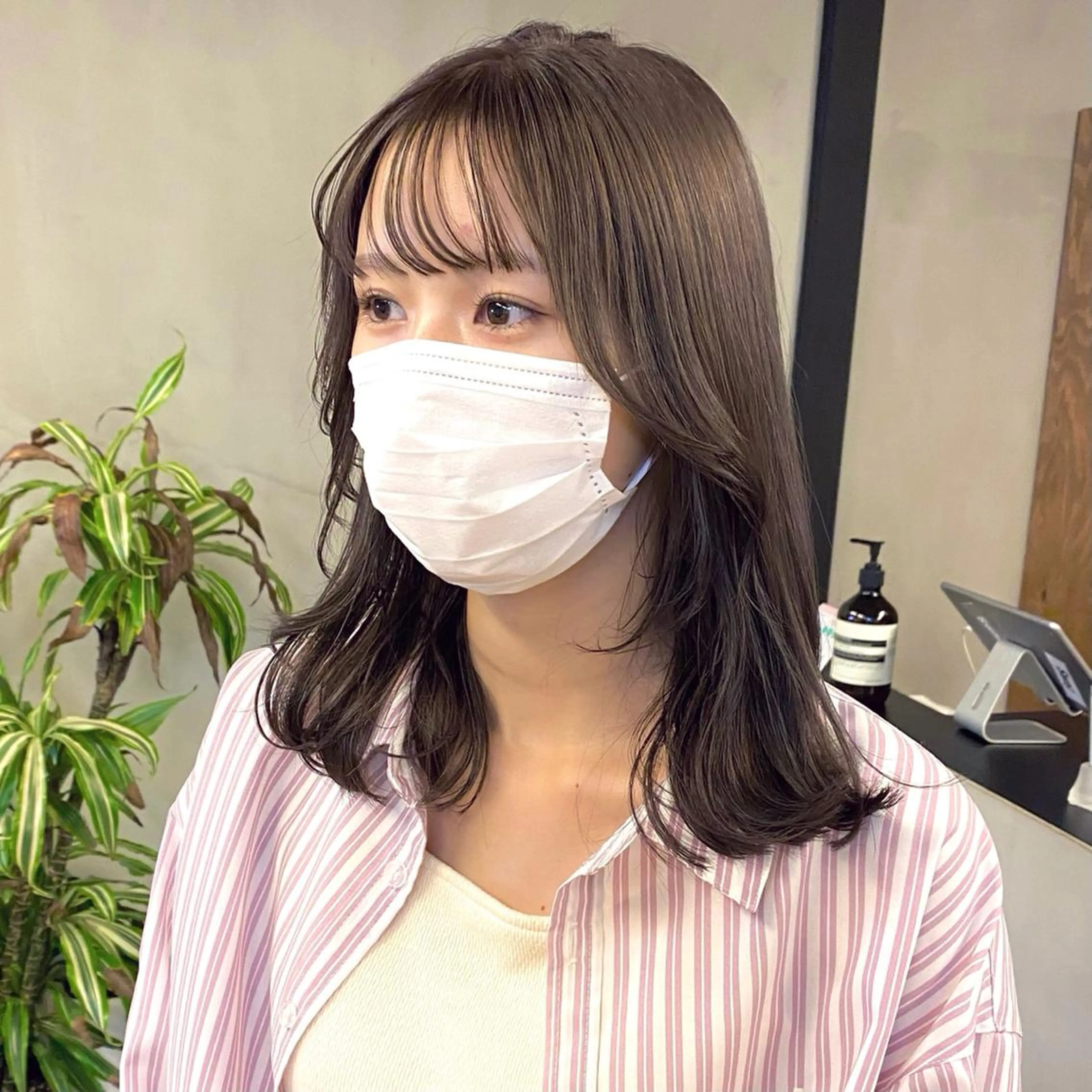 セミロング カラー パーマ ヘアアレンジ メンズ キッズ ネイル マツエク・マツパ くびれヘア レイヤーカット カット ヘアカラー 前川 朋香のヘアスタイル