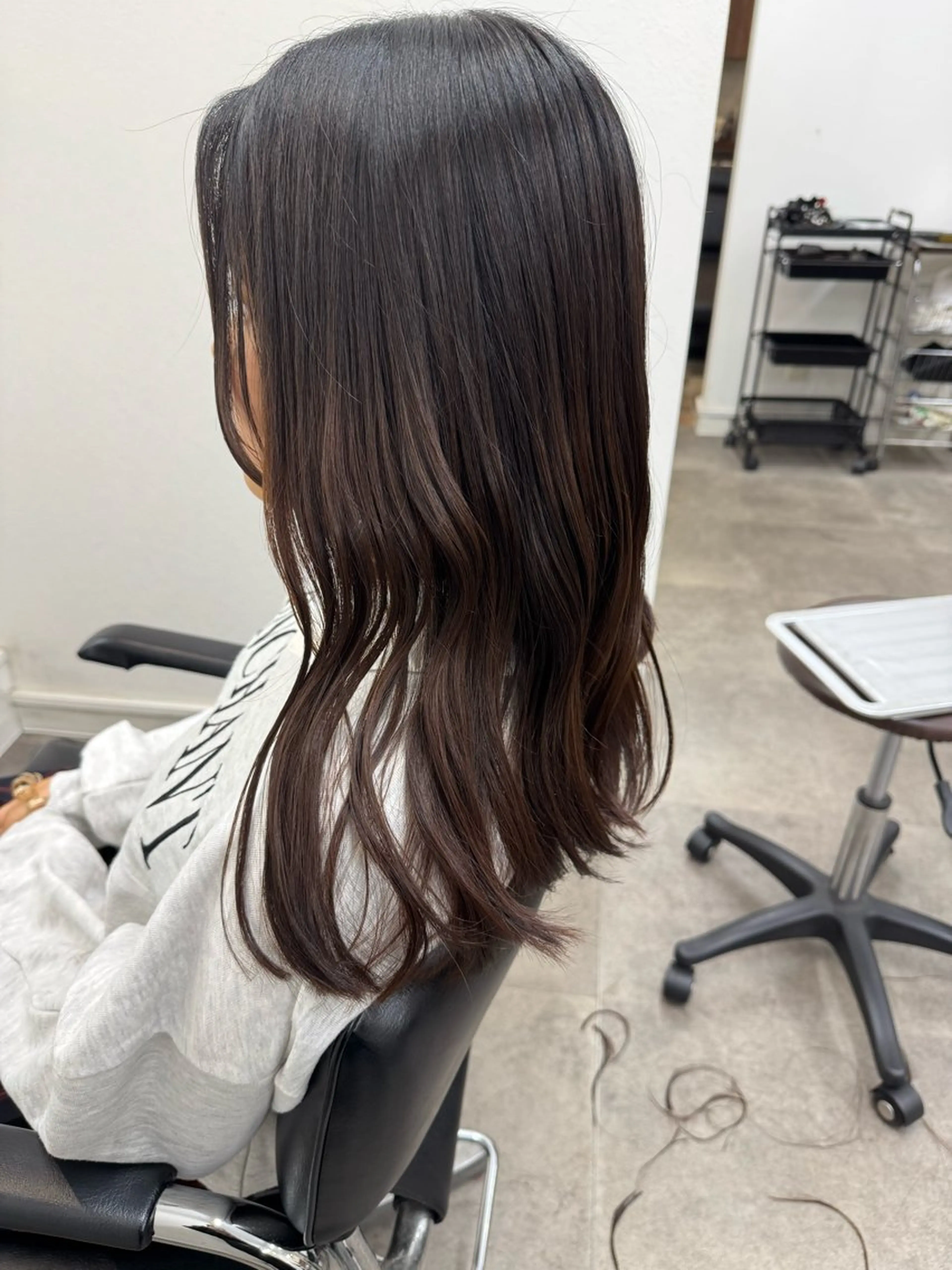 セミロング 近藤 愛理のヘアスタイル