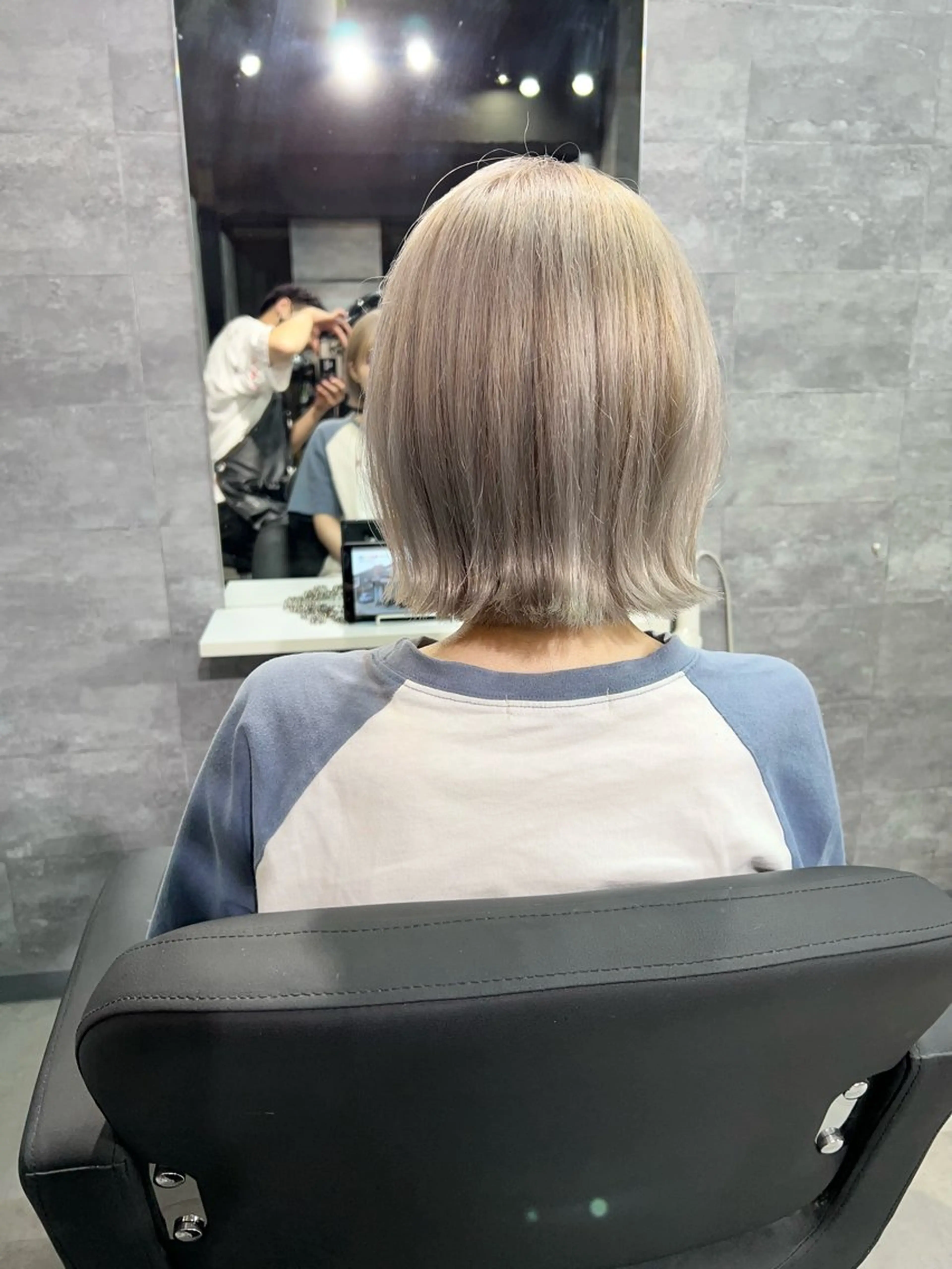 ミディアム カット ヘアカラー トリートメント RAISE by_WHITEのヘアスタイル