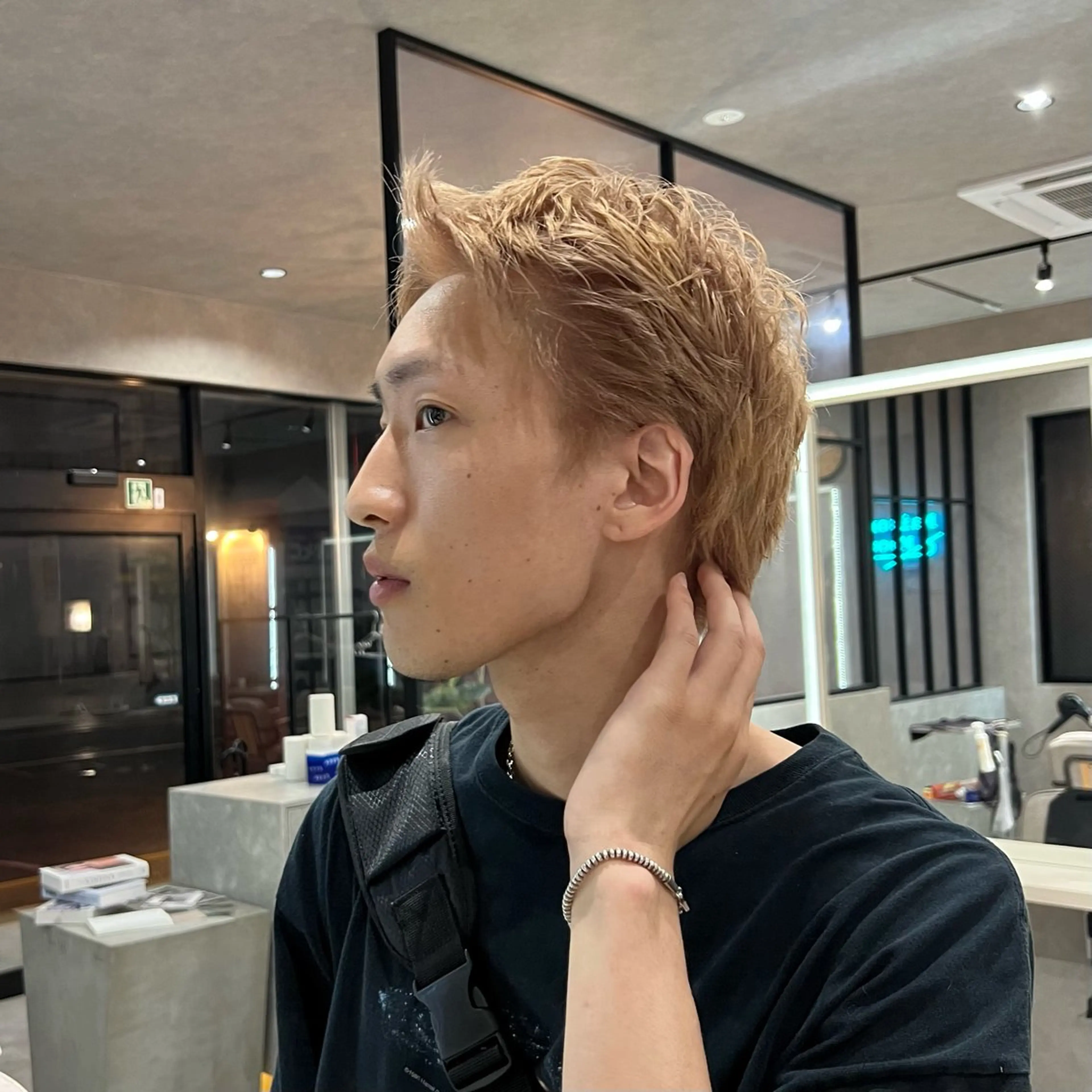 ショート ヘアカラー 【レイヤー/透明感/ ハイトーン】Rionのヘアスタイル