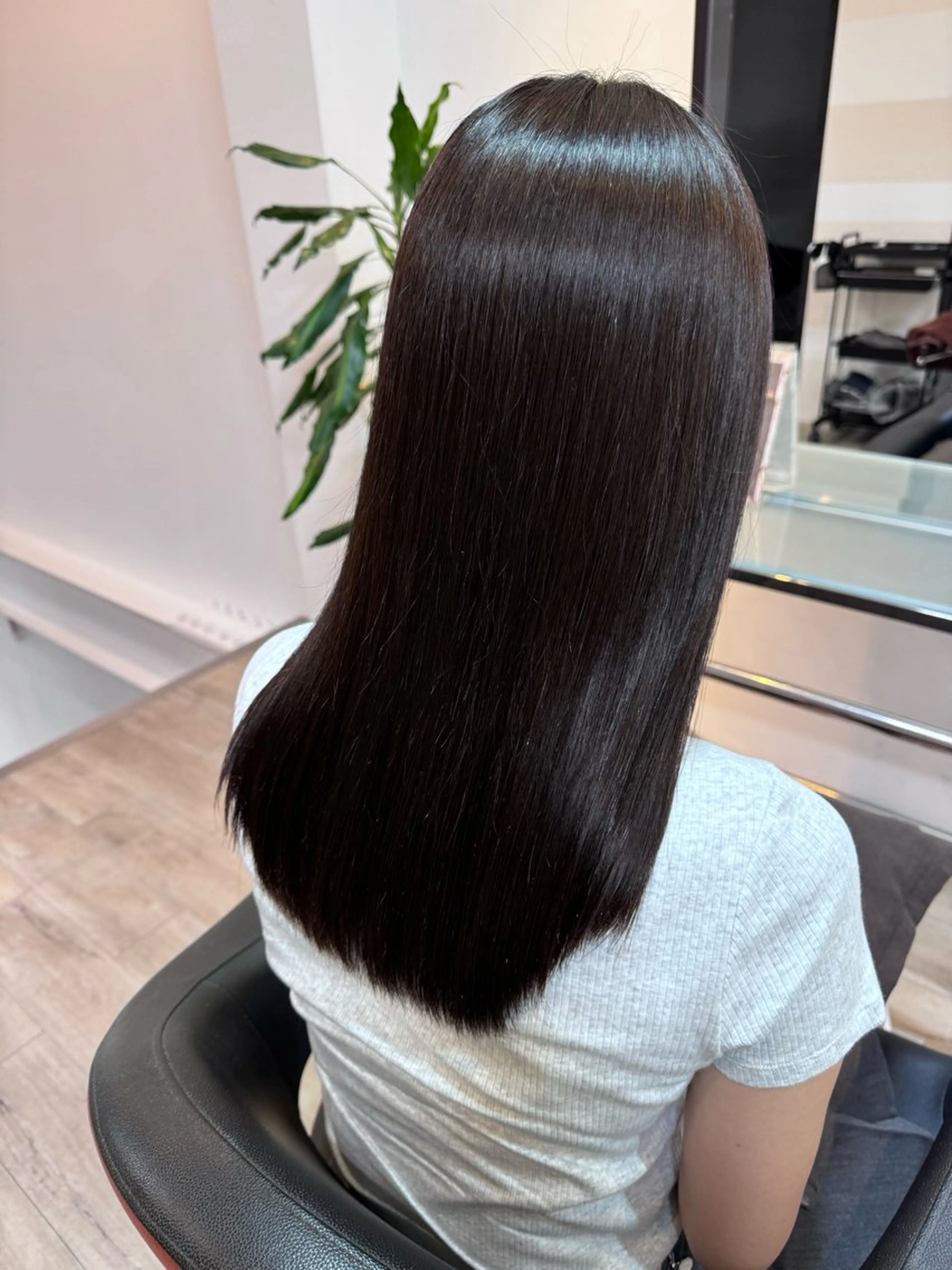 ロング カラー バイオレットカラー ヘアカラー CHEST 若松 采実の眉毛・アイブロウイメージ