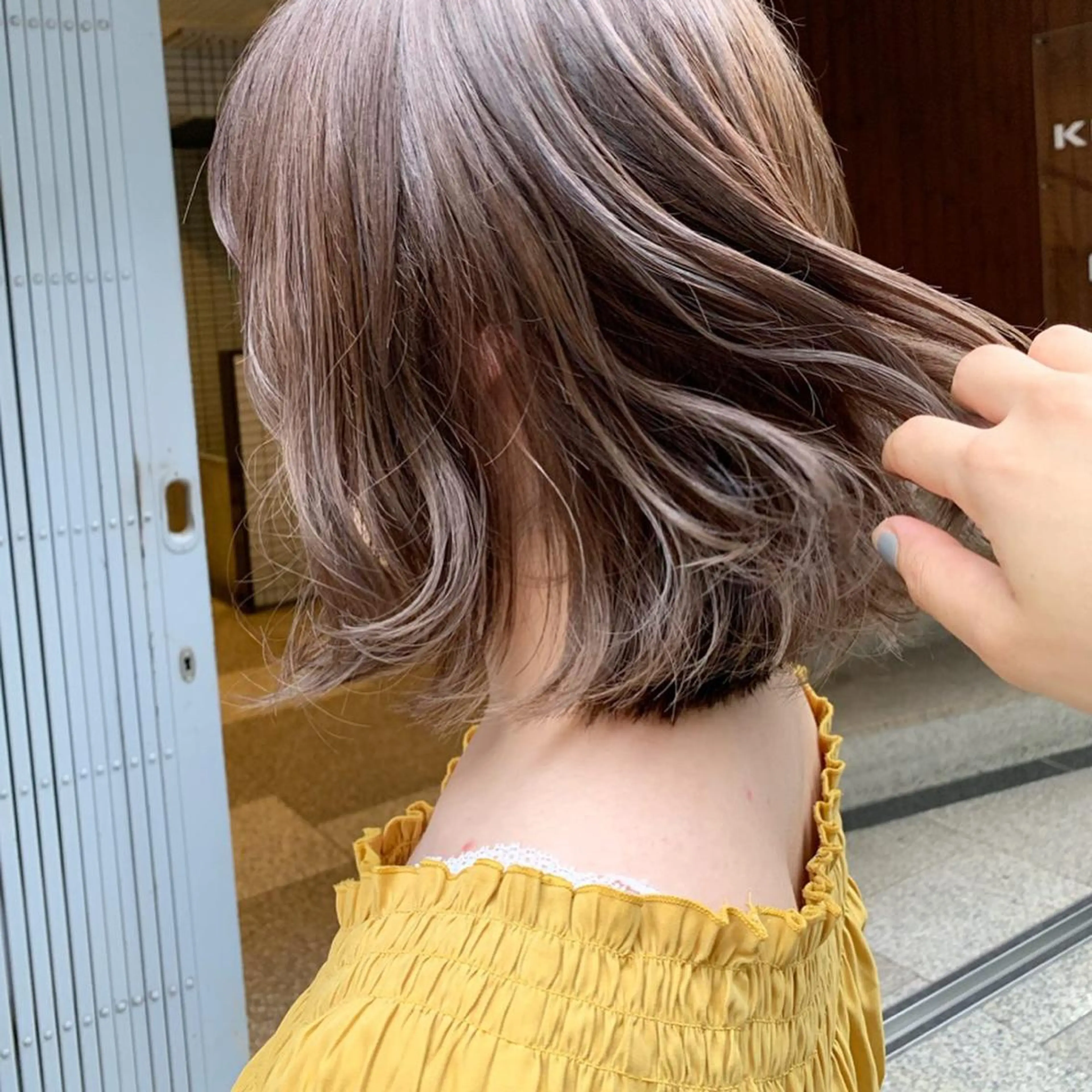 ミディアム カラー ベージュカラー ブリーチ ハイライトカラー ハイライト 🫧透明感カラー/ ボブ/小笠原汐海🪽のヘアスタイル