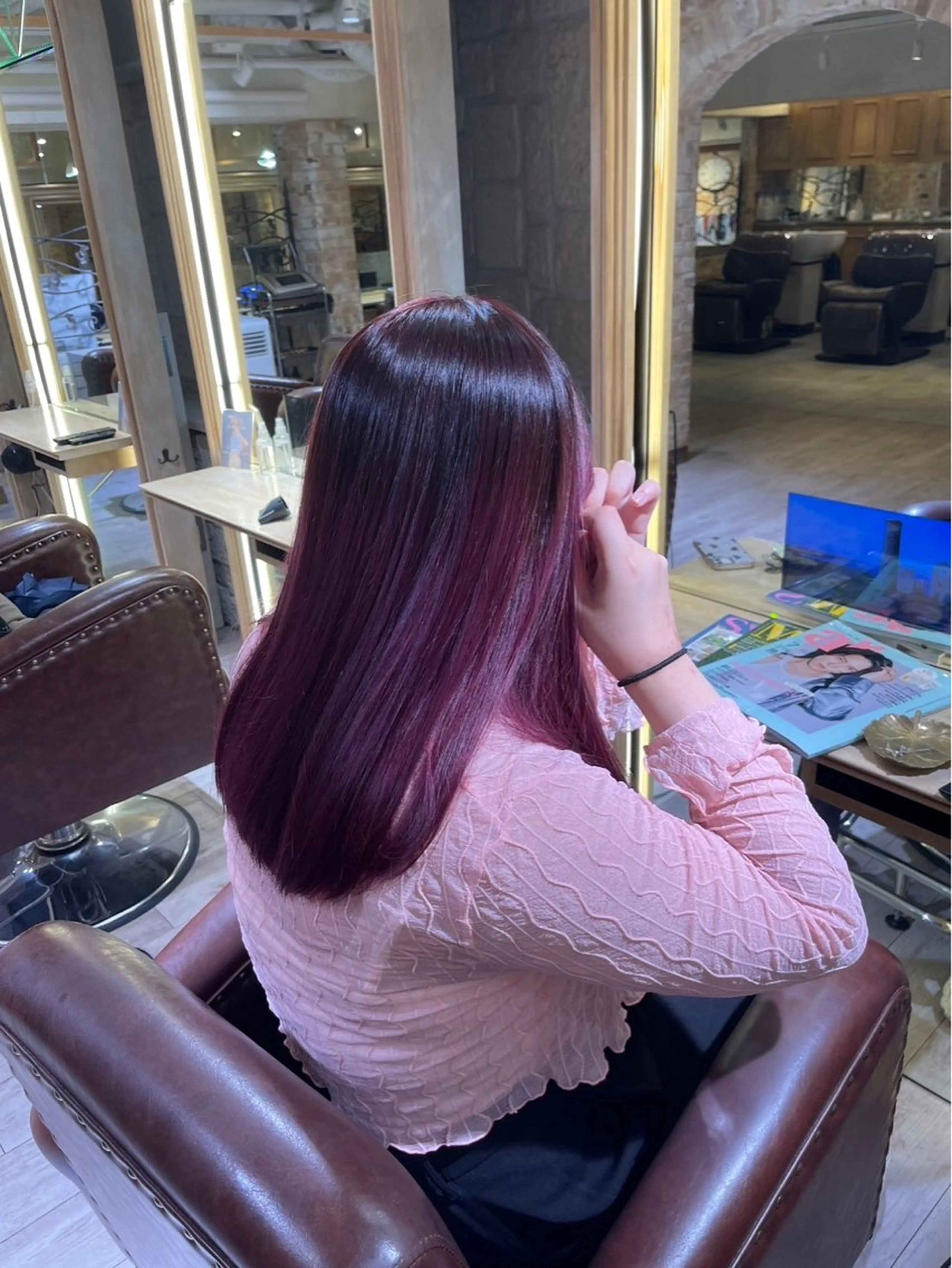 セミロング パープルカラー 渡邊 七海のヘアスタイル