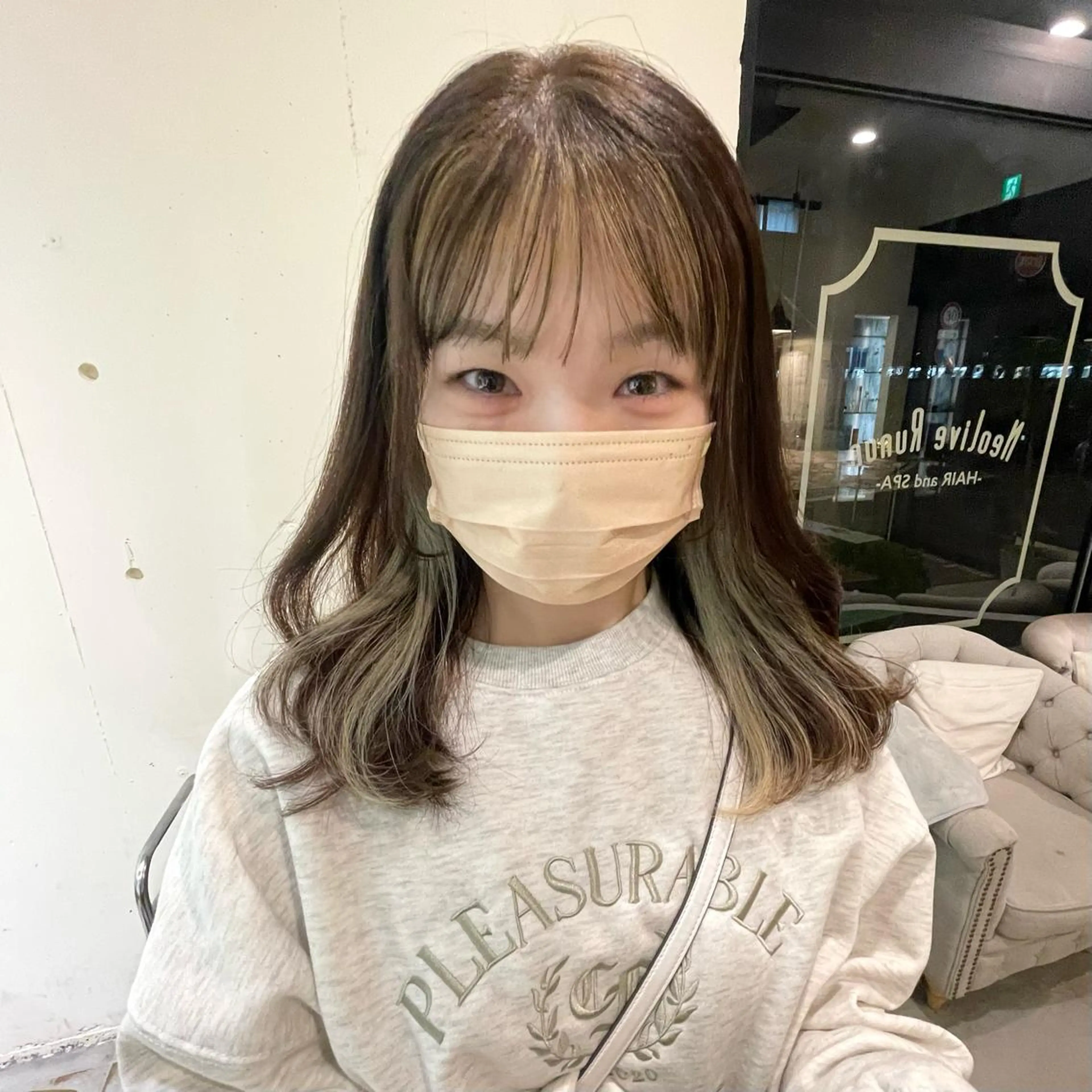 セミロング カラー スナコザワ レナのヘアスタイル