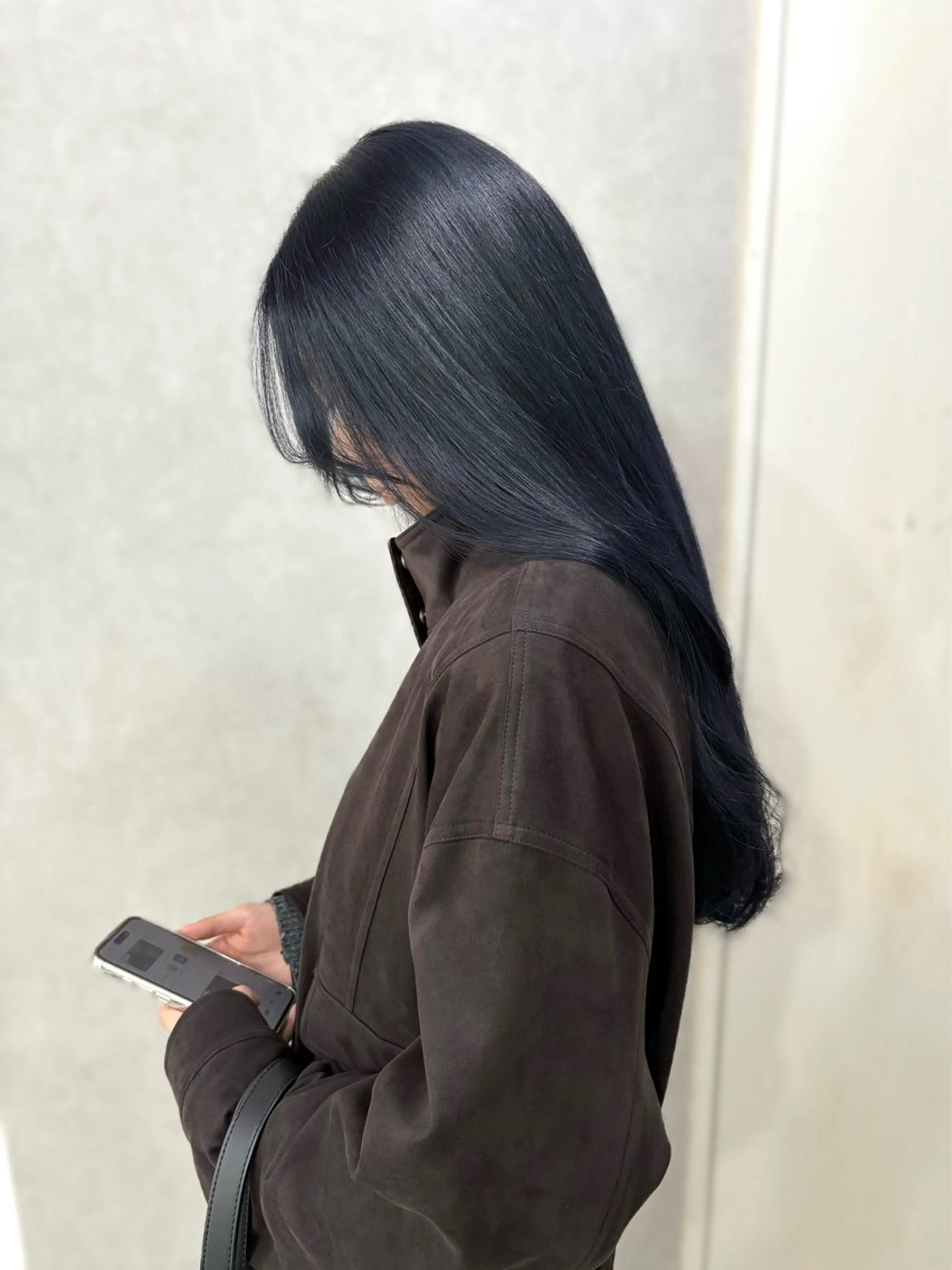 ロング カラー ブリーチ ネイビーカラー カット ヘアカラー 盛れる顔まわり✨🎀 レイヤー別所好葉のヘアスタイル