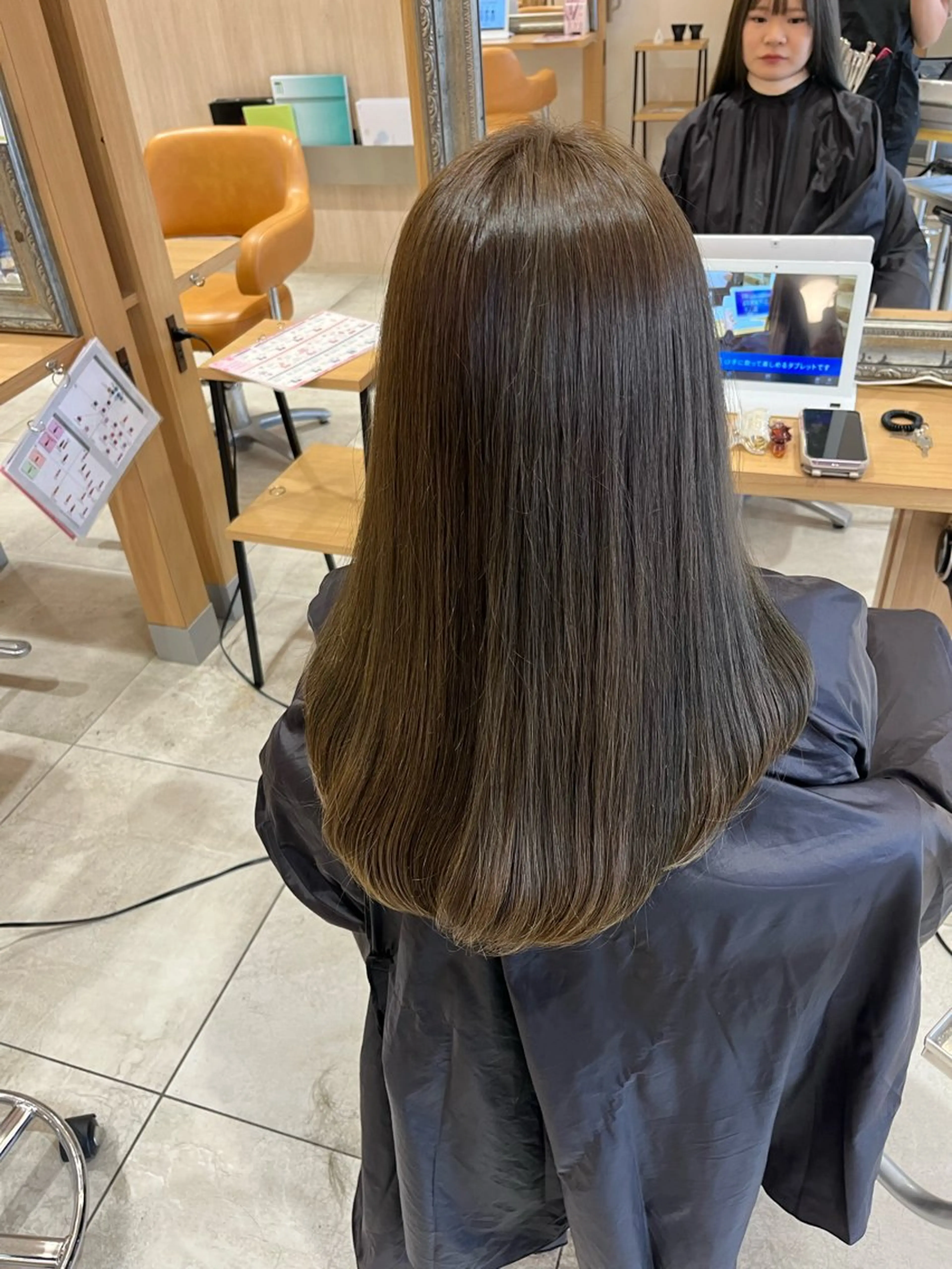 セミロング カラー ベージュカラー オリーブベージュ レイヤーカット ラブーケ中川中島店 クラタチカコのヘアスタイル
