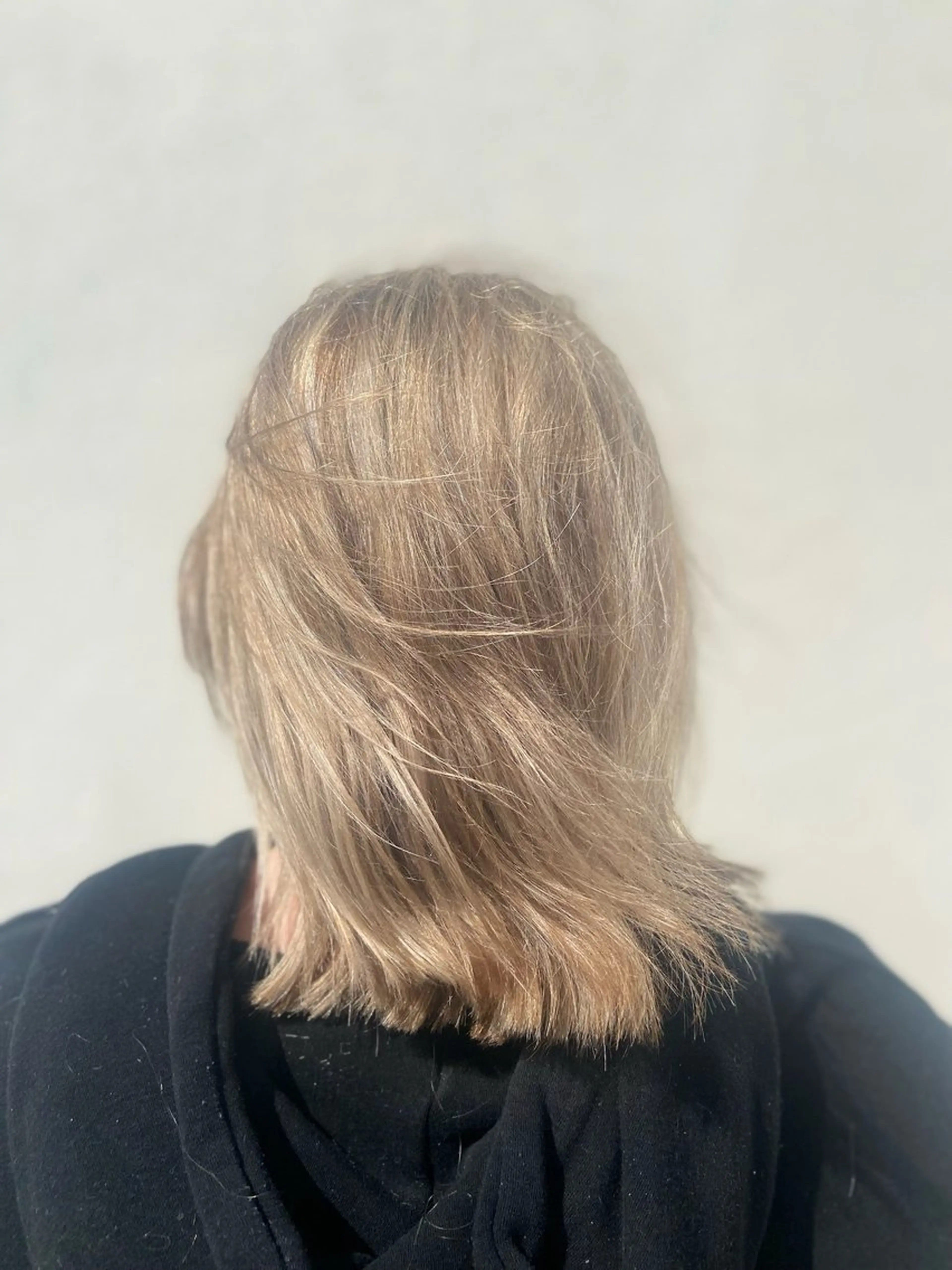 ミディアム 難波 千夏のヘアスタイル