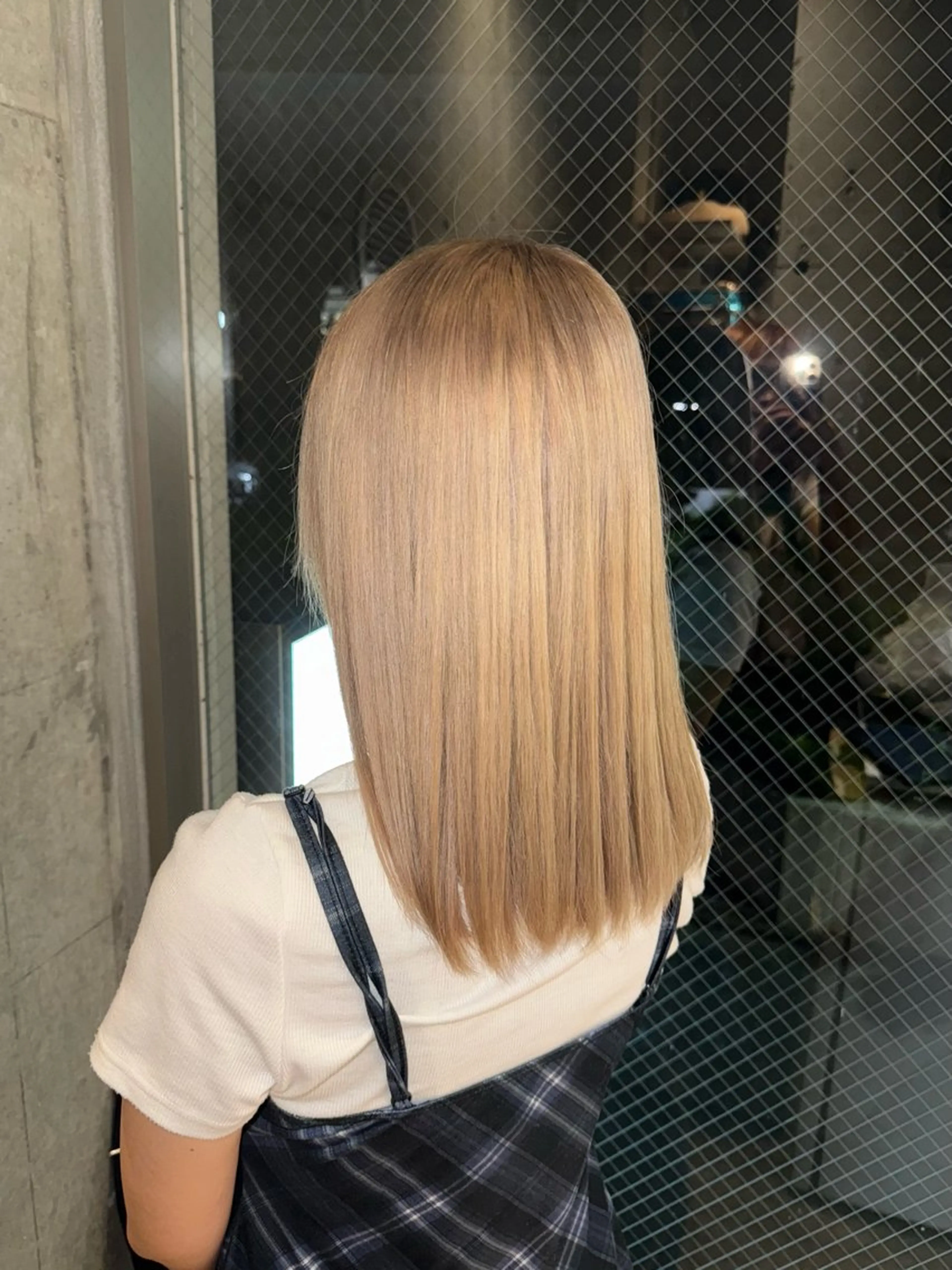 セミロング カラー ベージュカラー ブリーチ 透明感カラー ホワイトベージュ ボブ/レイヤーカット MARIKOのヘアスタイル