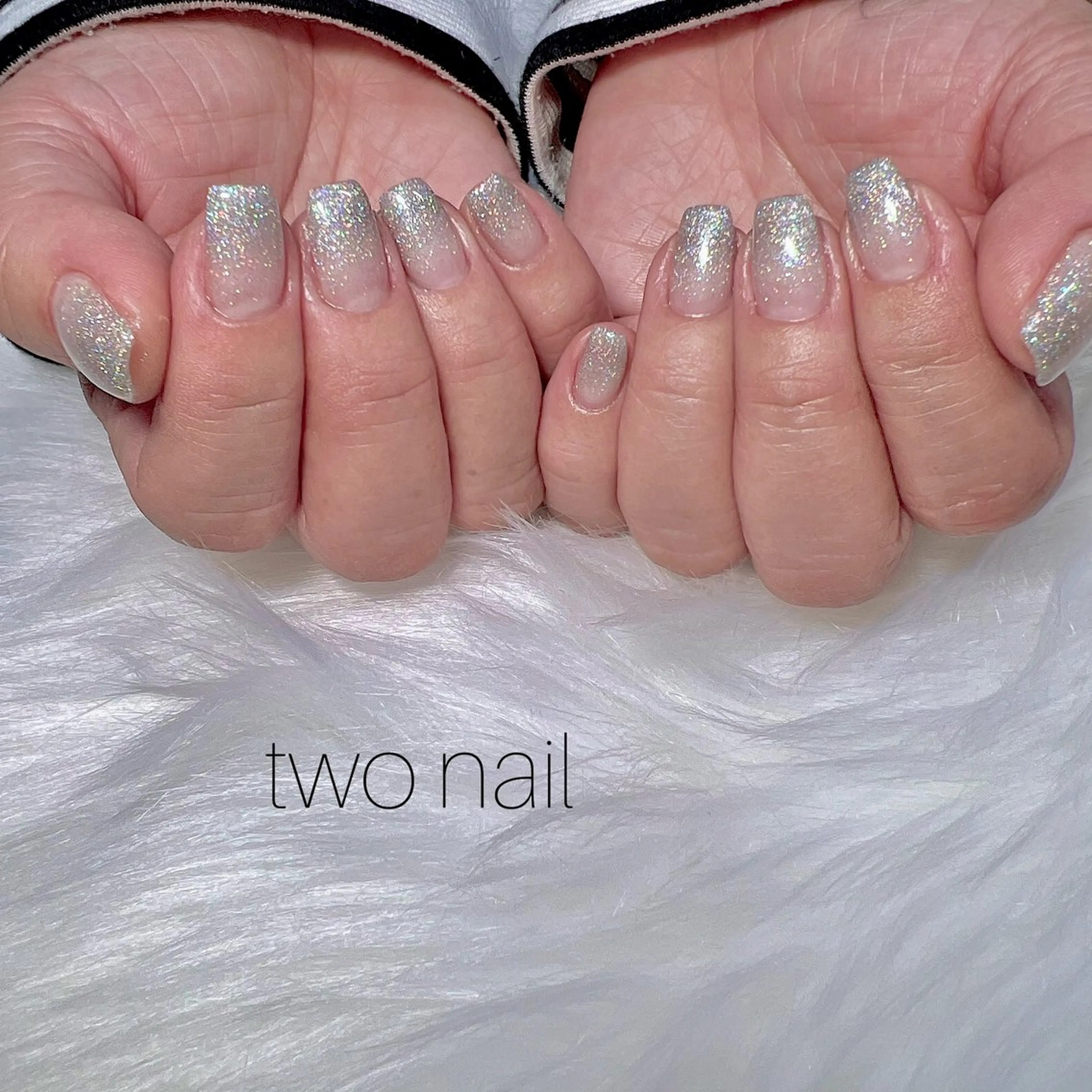 ネイル オーロラネイル キラキラネイル ネイルチップ ホワイト ハンドネイル two nailのネイルデザイン