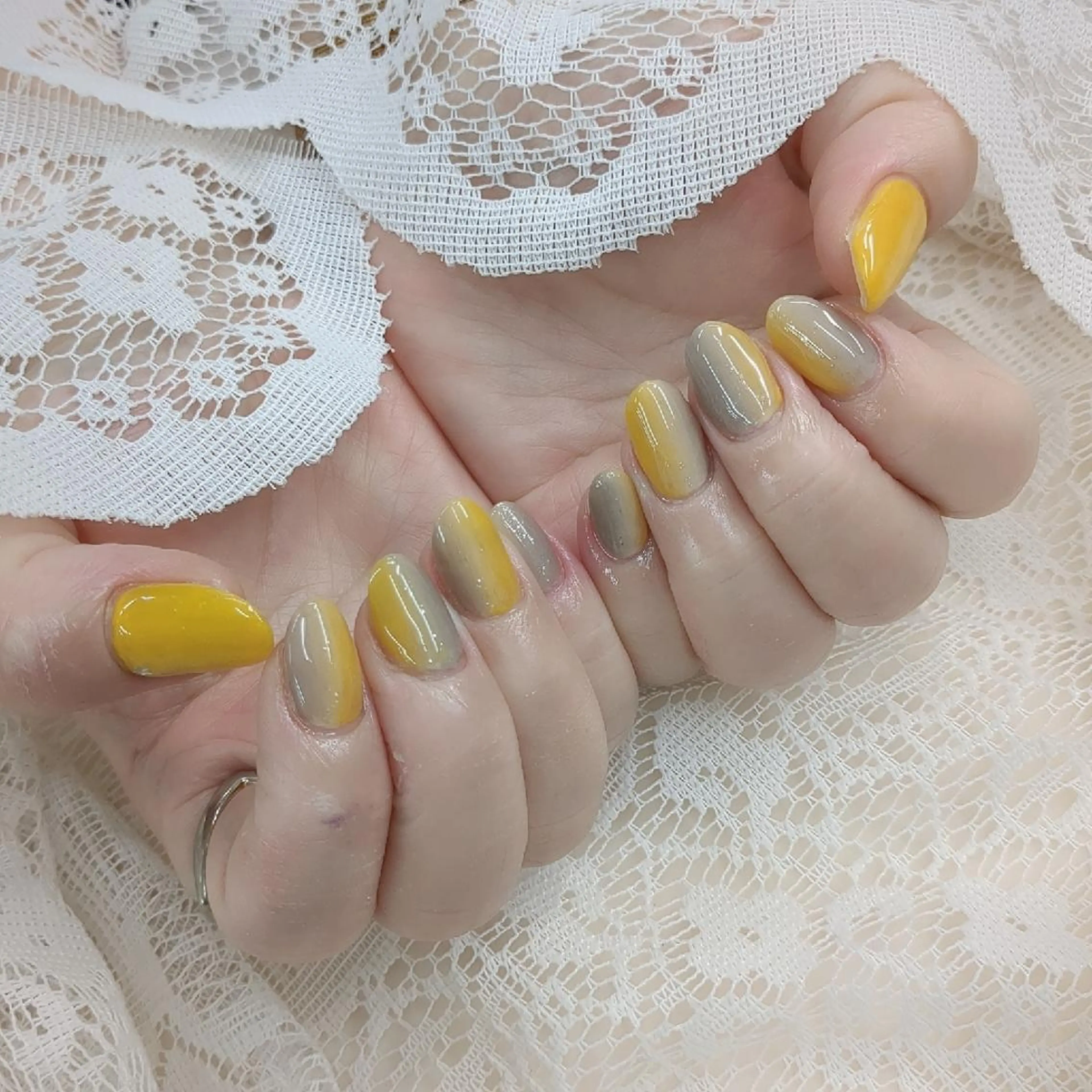 ネイル アートネイル ジェルネイル グラデーション ソフトジェル 黄色 トミーワイネイル所属・トミー ワイのネイルデザイン