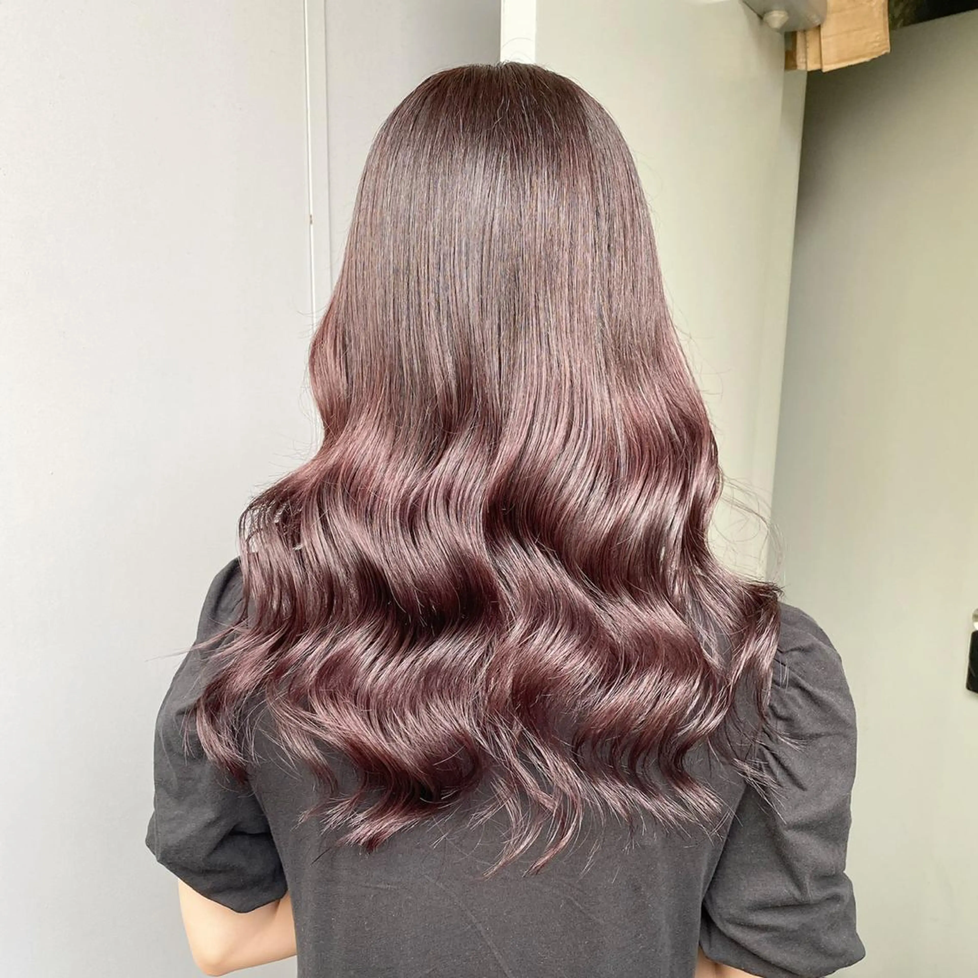 セミロング ❤︎ワンホンガーリー なハイトーンヘア❤︎のヘアスタイル